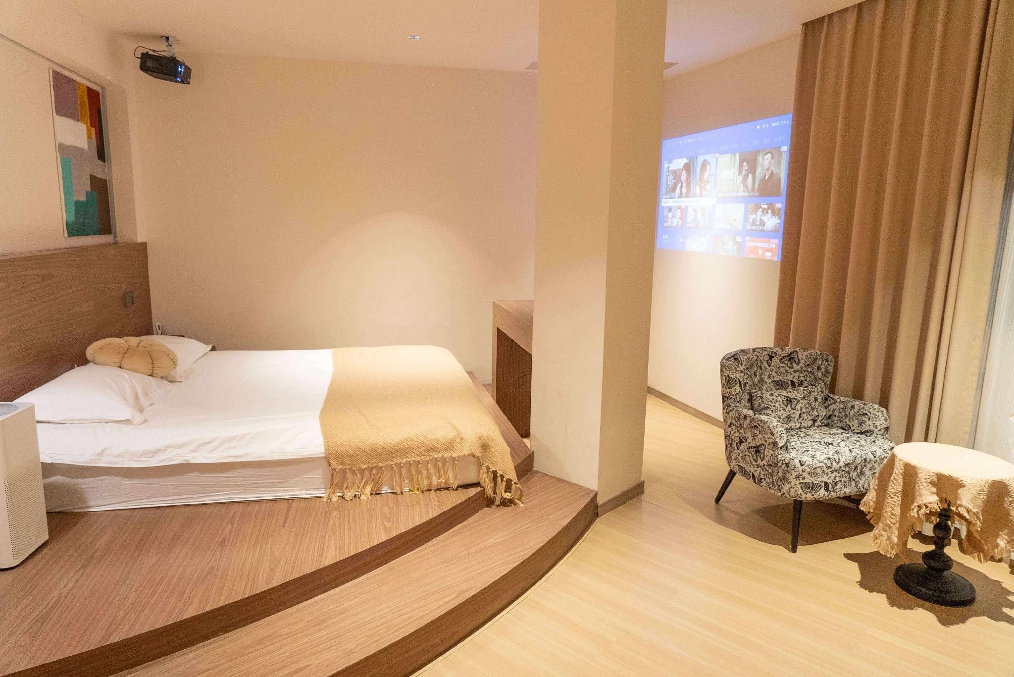 1 King Bed