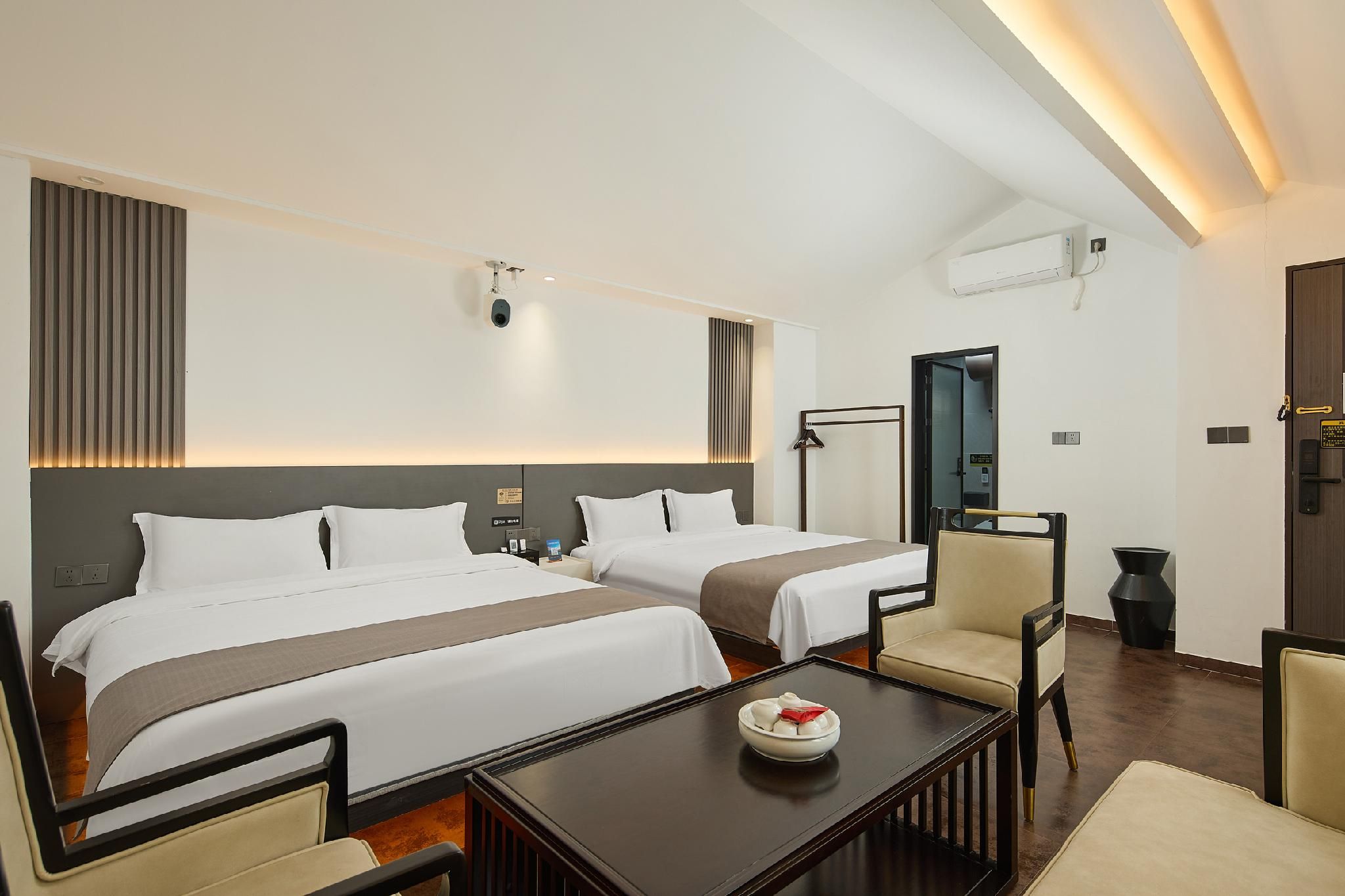 Deluxe Twin Room A