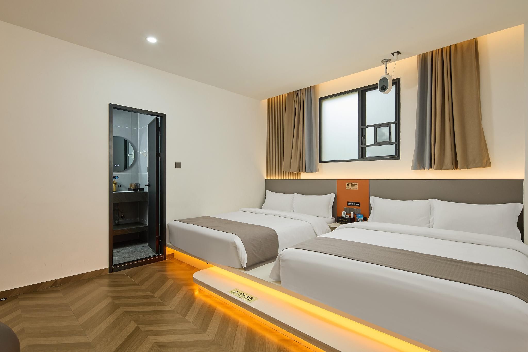 Twin Room with Bath and Toilet