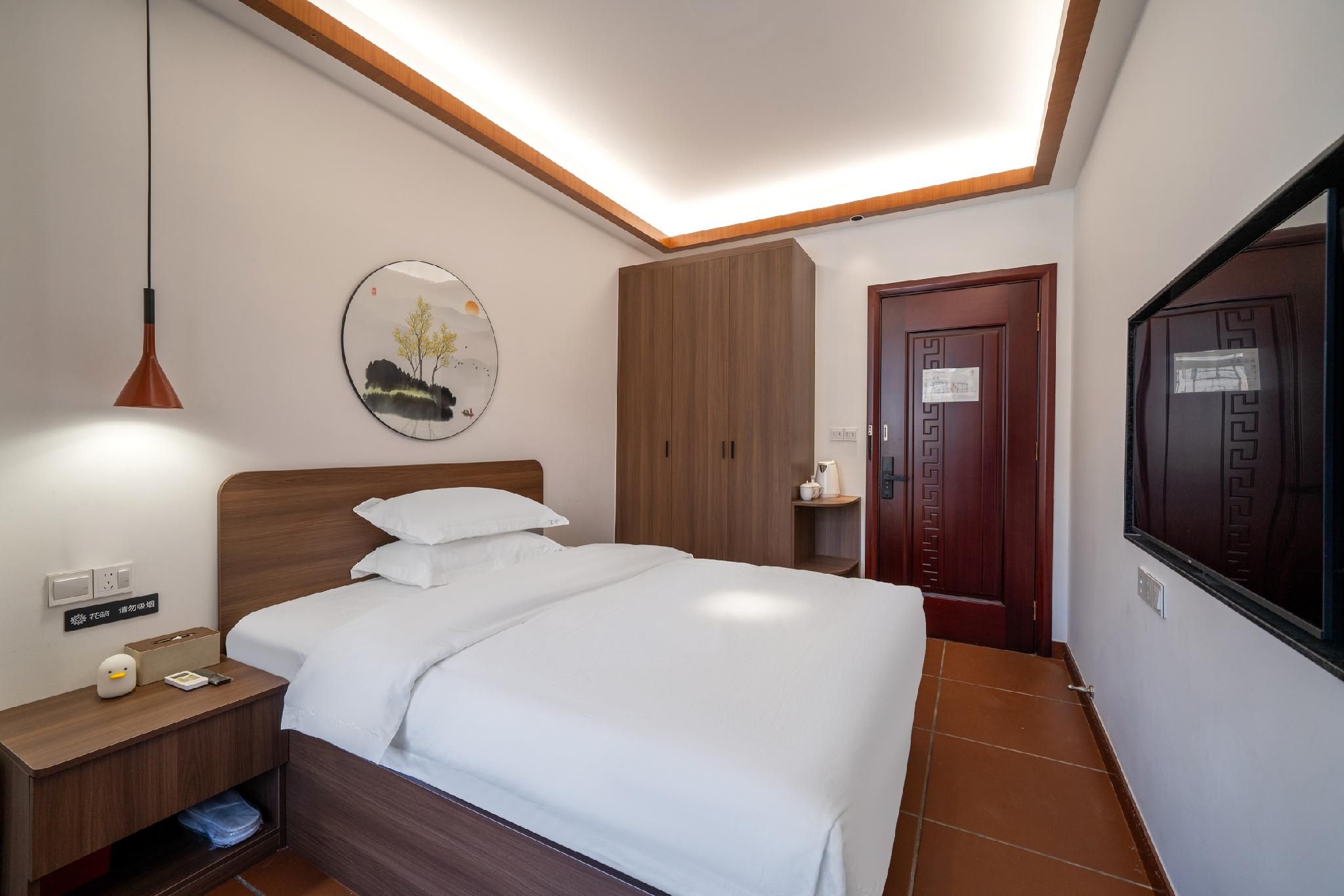 Comfort Queen Room