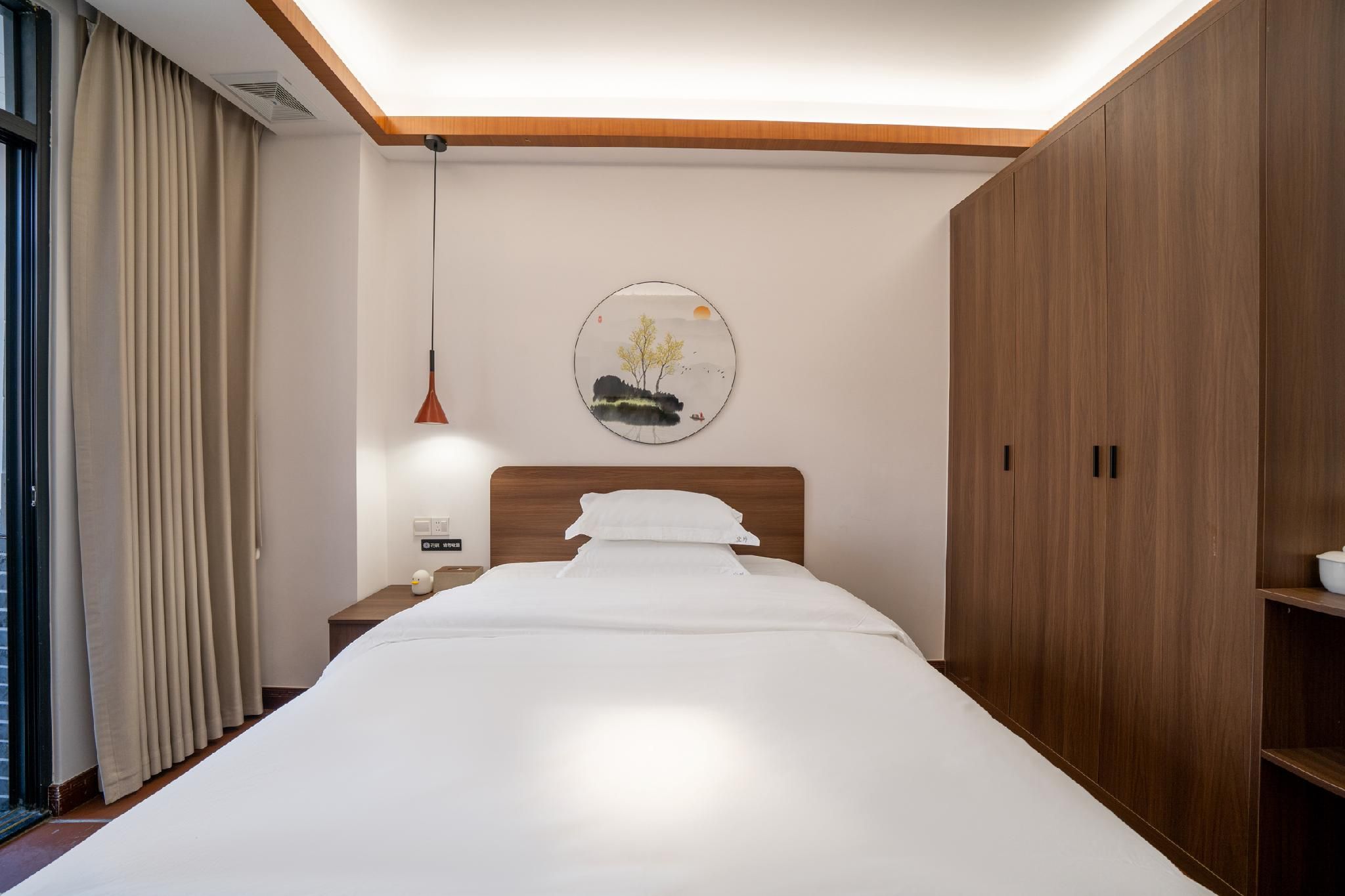 Comfort Queen Room