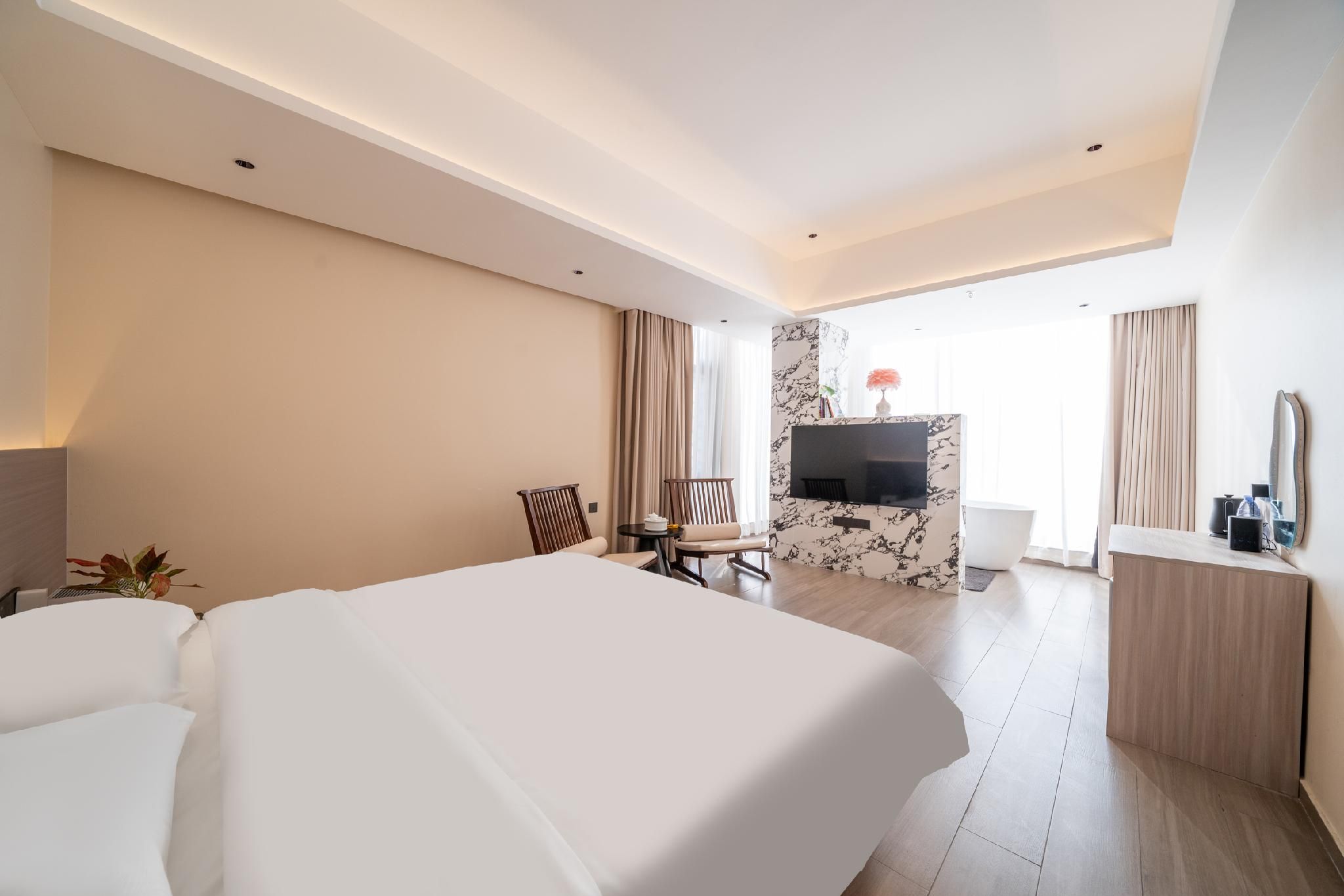 Luxe Queen Room