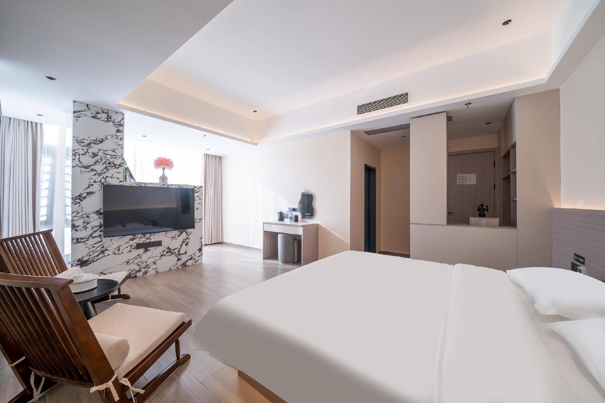 Luxe Queen Room