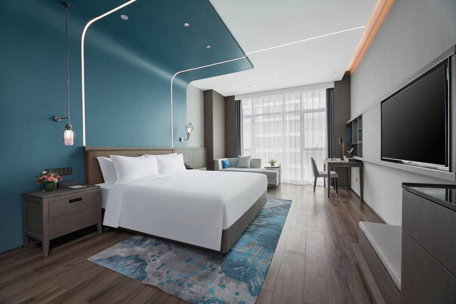 Elegant Double Room with City View