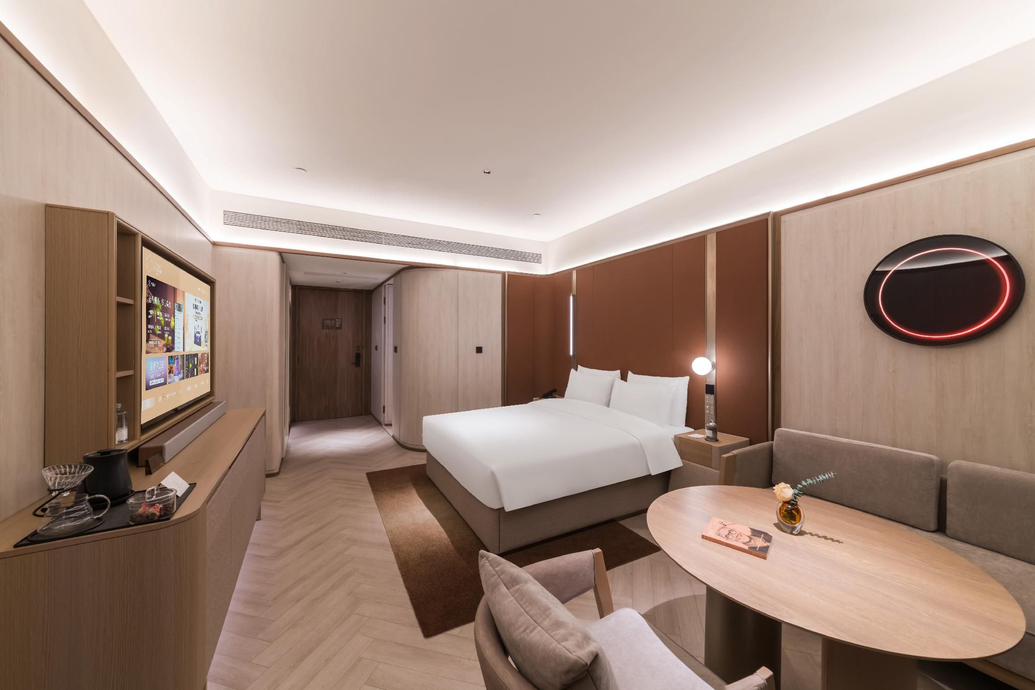 Business Queen Room