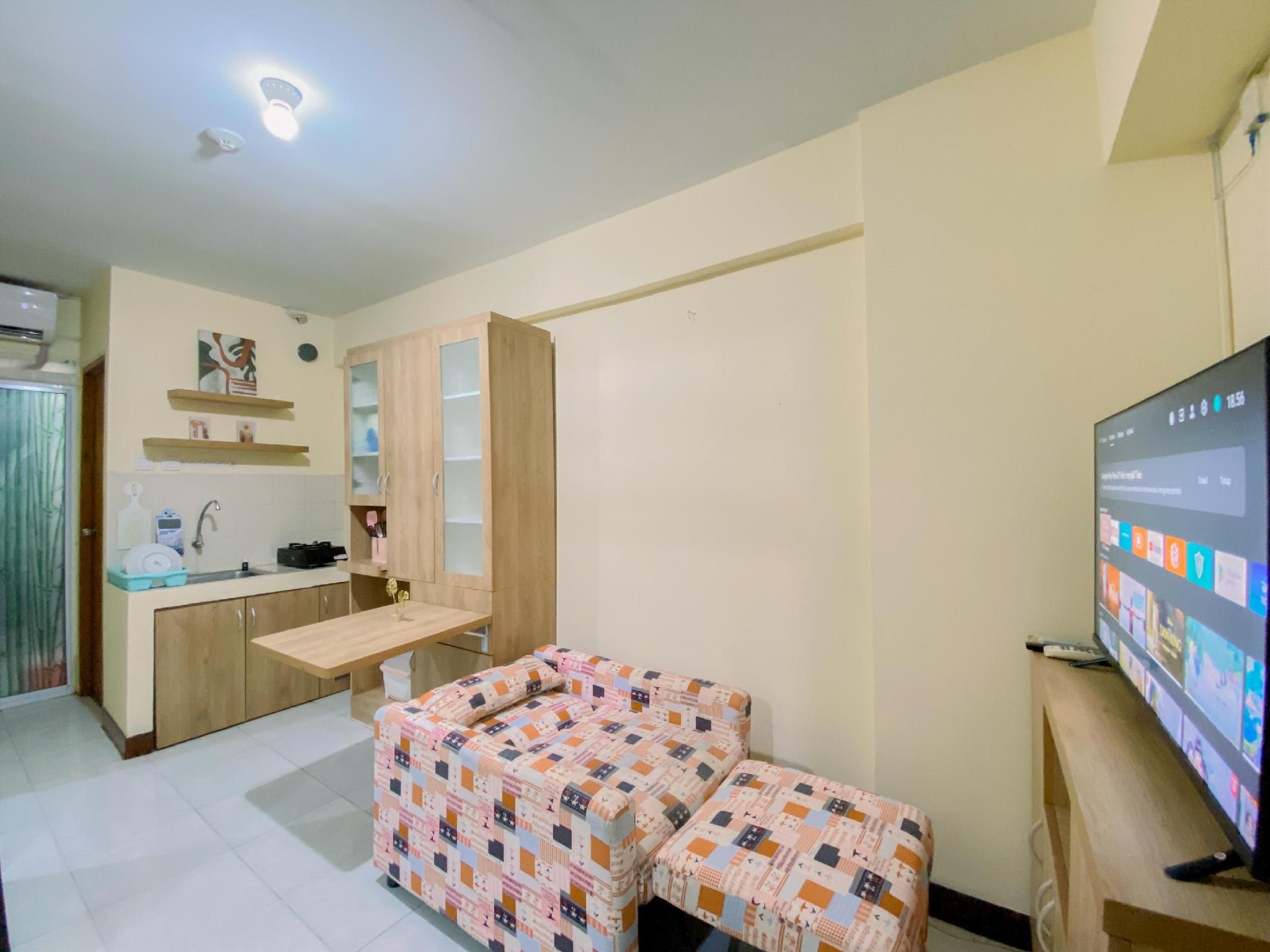 Comfort Living 2BR @ Cinere Resort Apt By Travelio