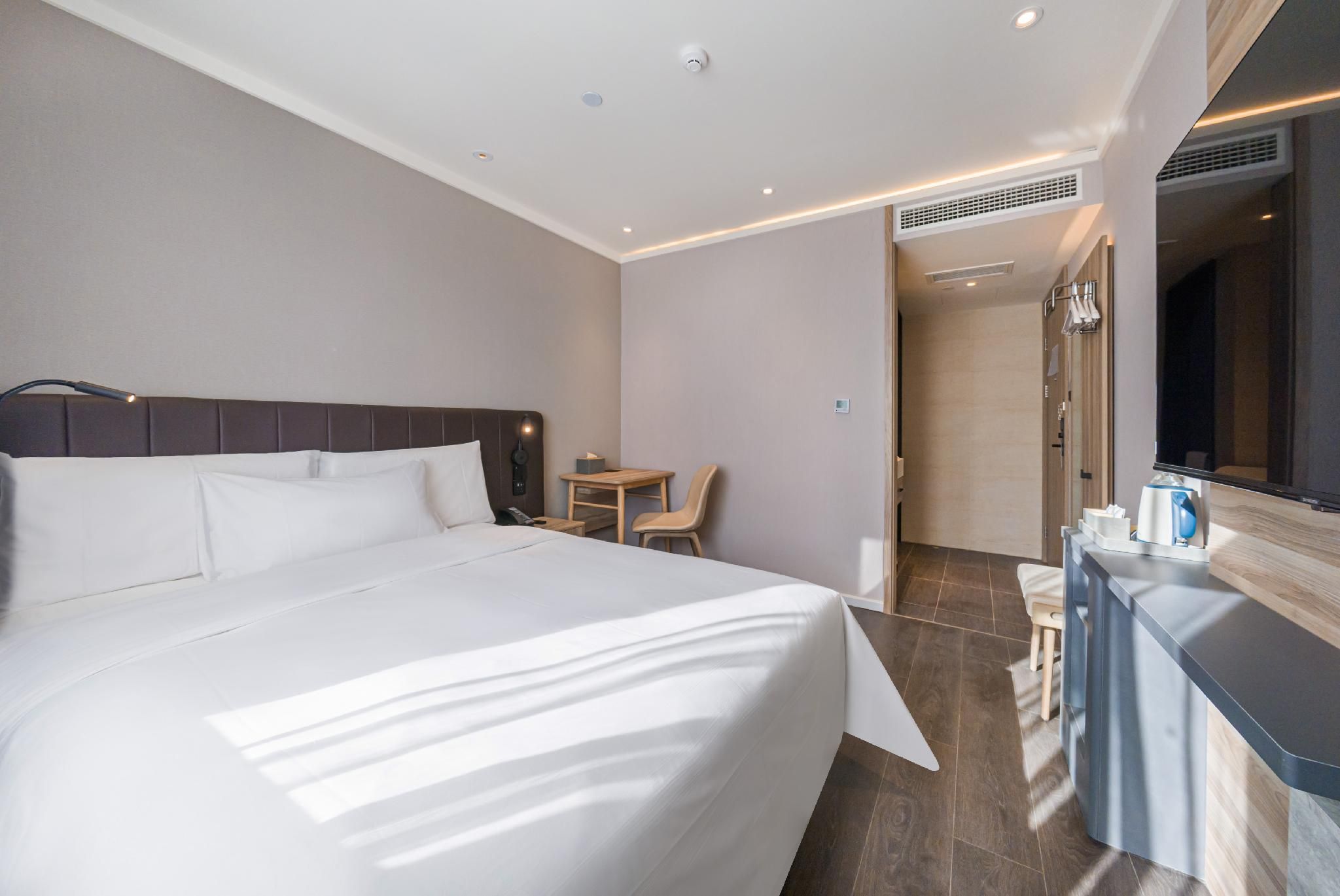 Huazhu - Room With Bed