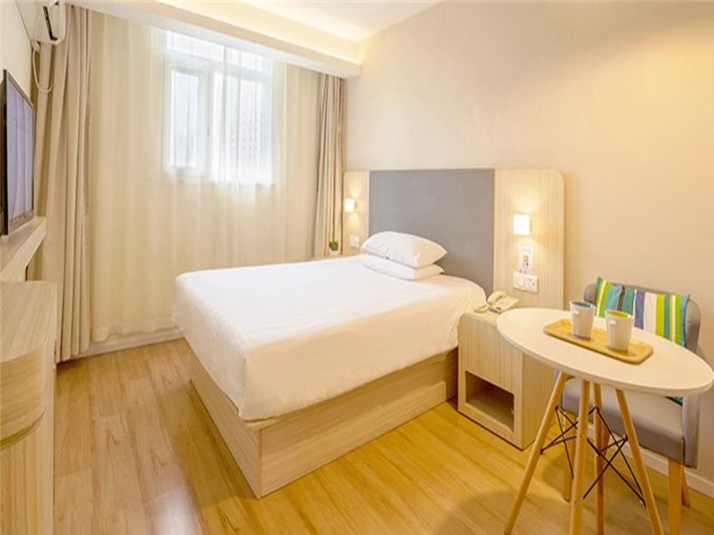 Huazhu - Room With Bed