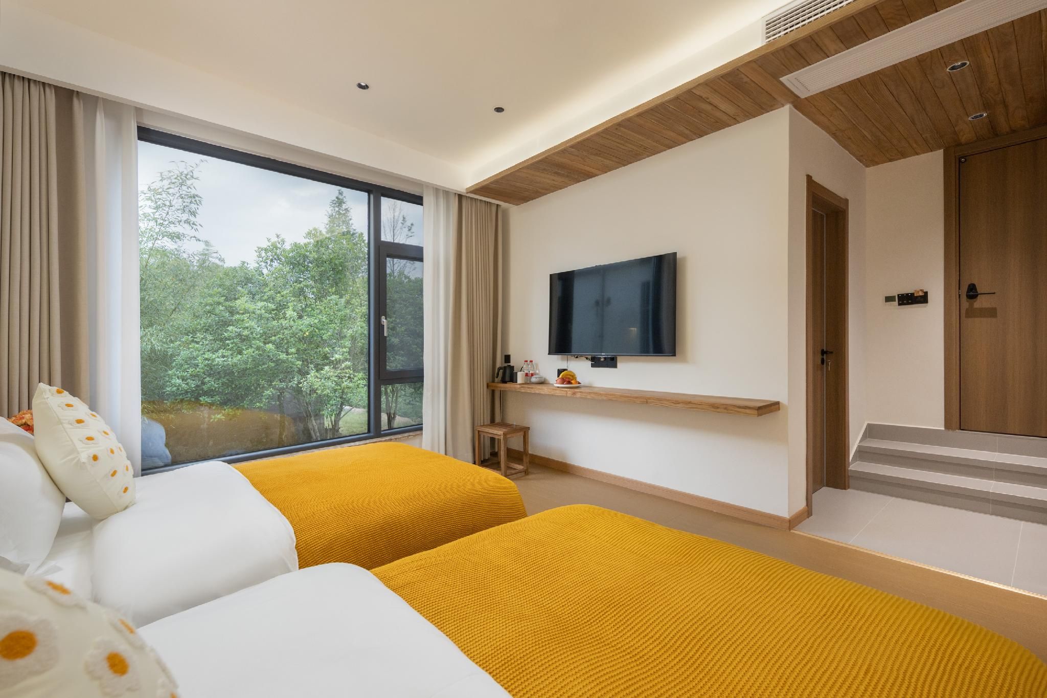 Quintuple Room