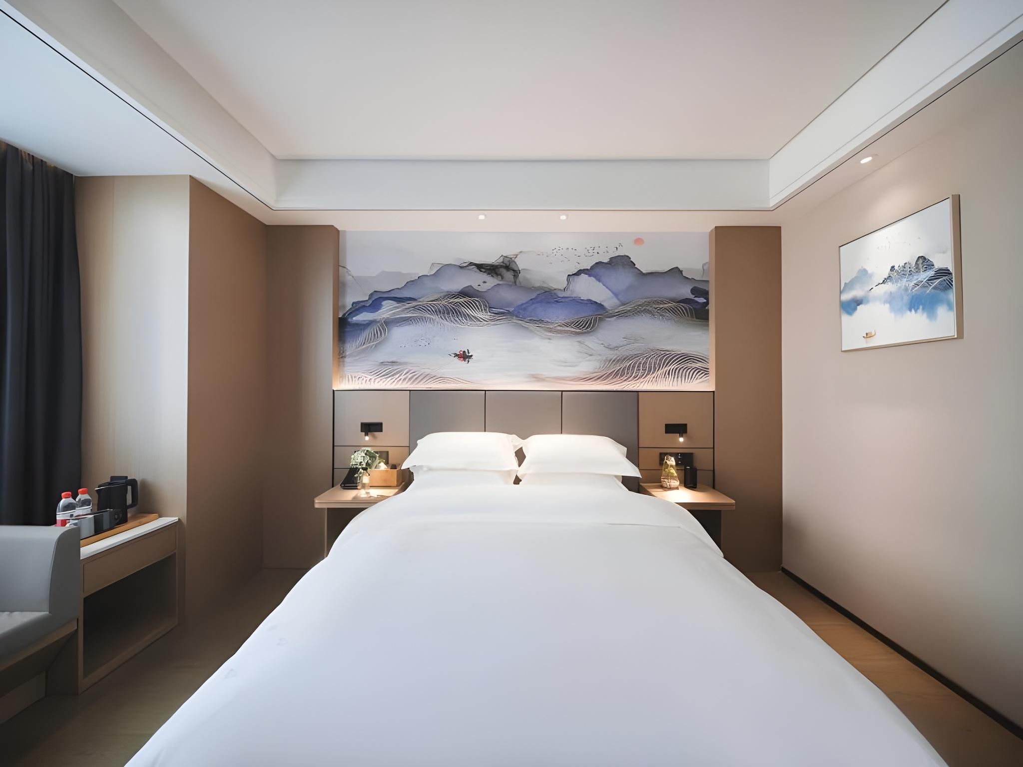 Hotel Queen Room