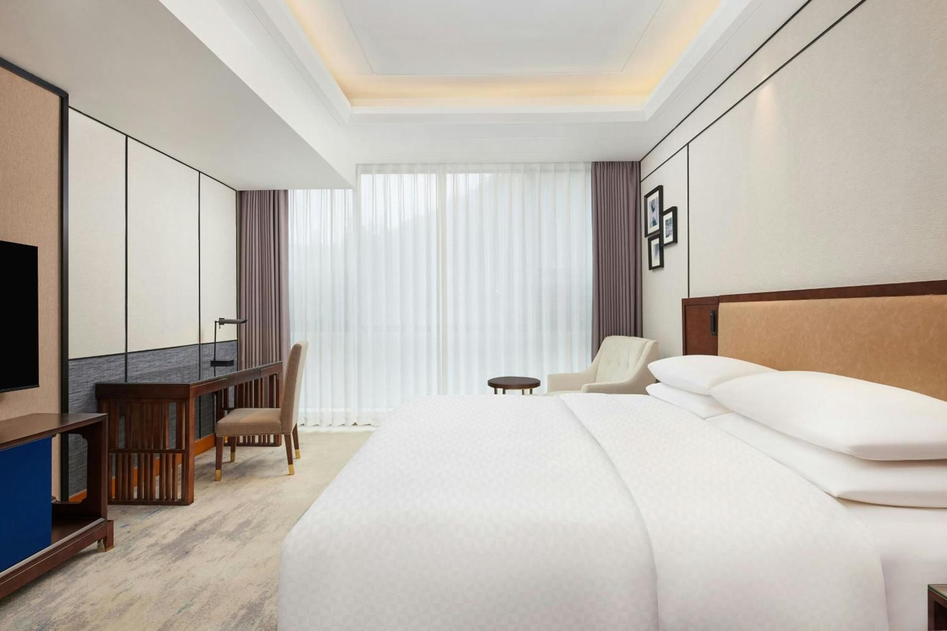 Four Points by Sheraton Anshun, Huangguoshu Superior king room with garden view