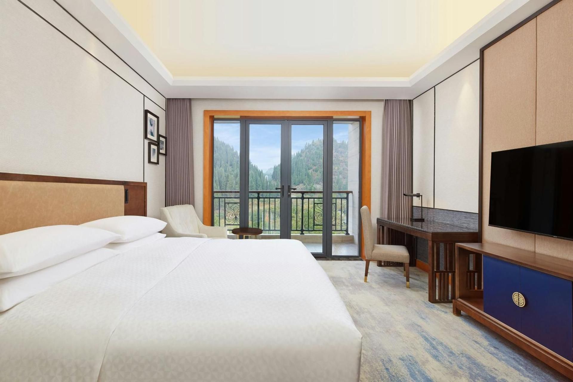 Comfort King Room with Garden View