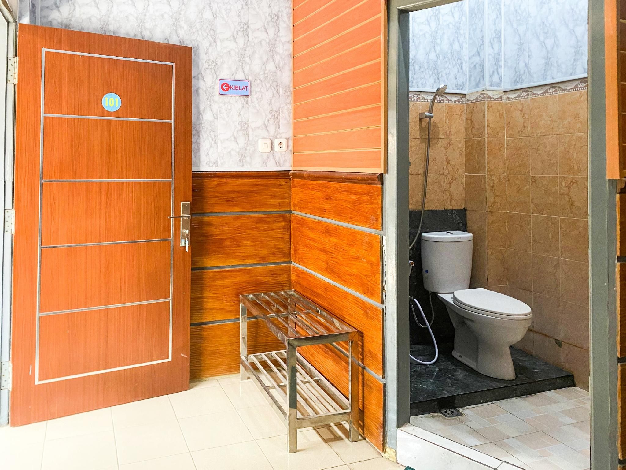 Homestay Jaya Asri Syariah RedPartner near Alun Alun Jombang Standard Room 3