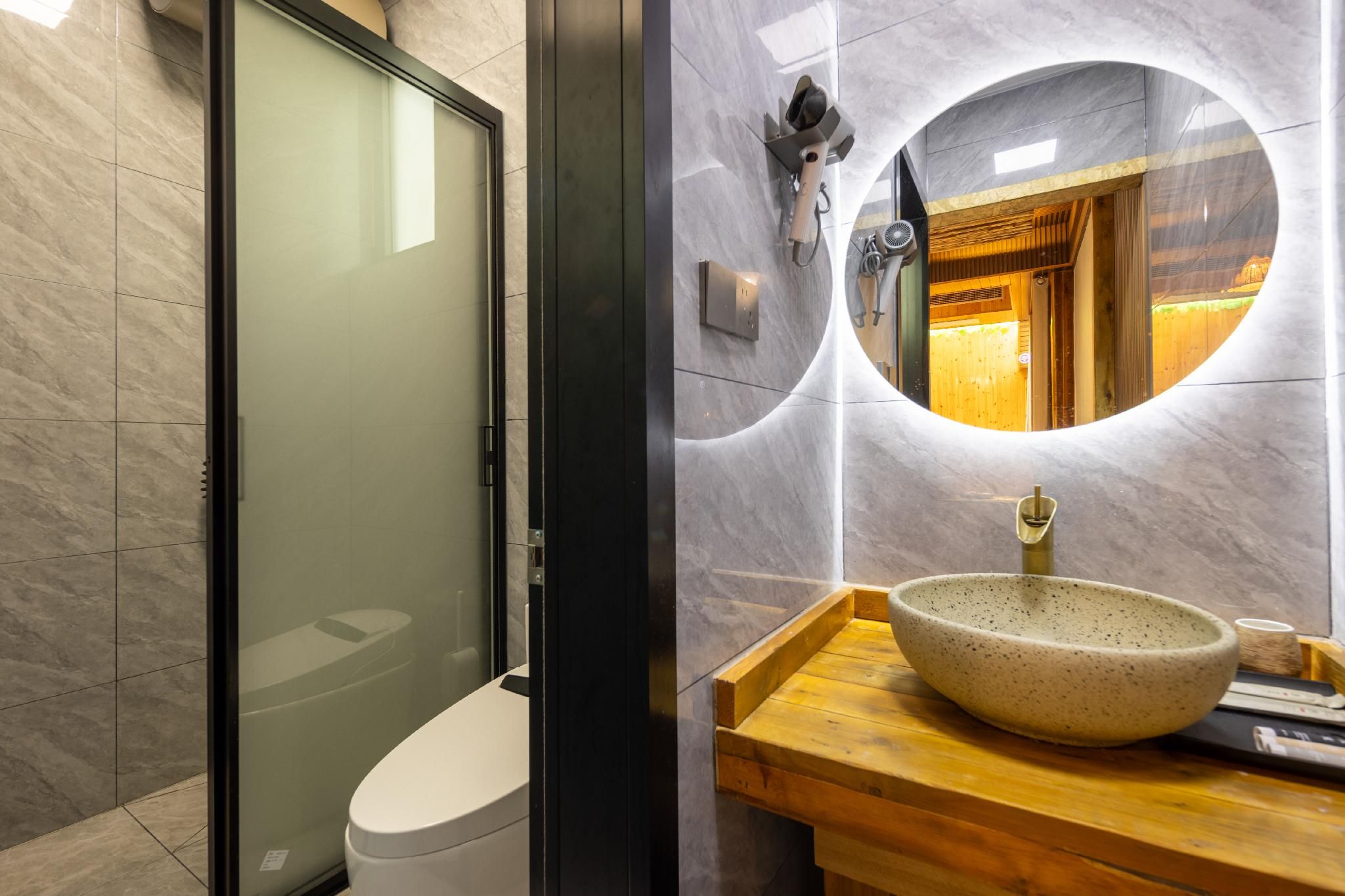 Floral Hotel Rizhao Shanhai Luoxi Homestay Hotel Room with Queen Bed 3