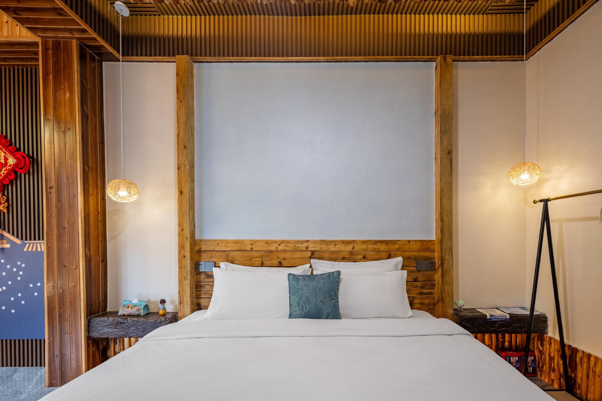 Floral Hotel Rizhao Shanhai Luoxi Homestay Hotel Room with Queen Bed 2