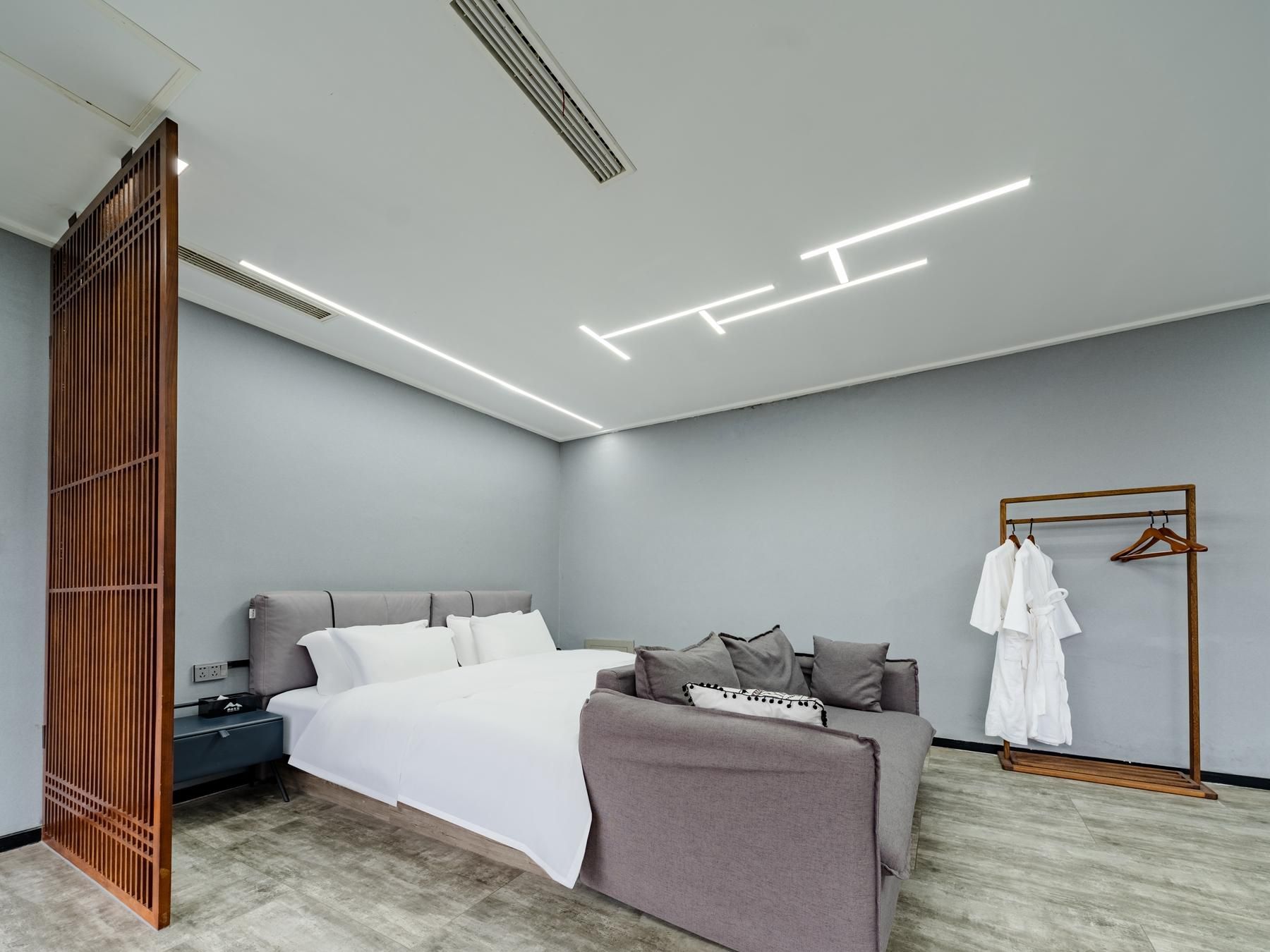 Huazhu - Room With Bed