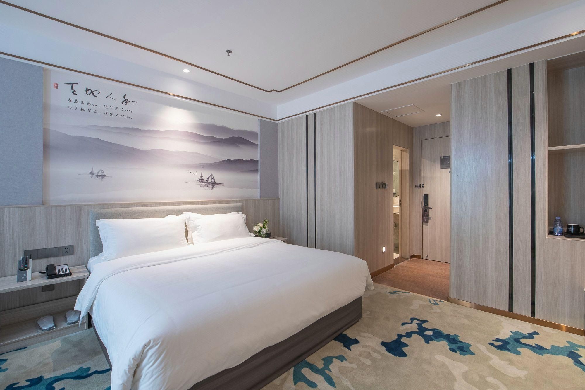 WH - Deluxe Bed Room
