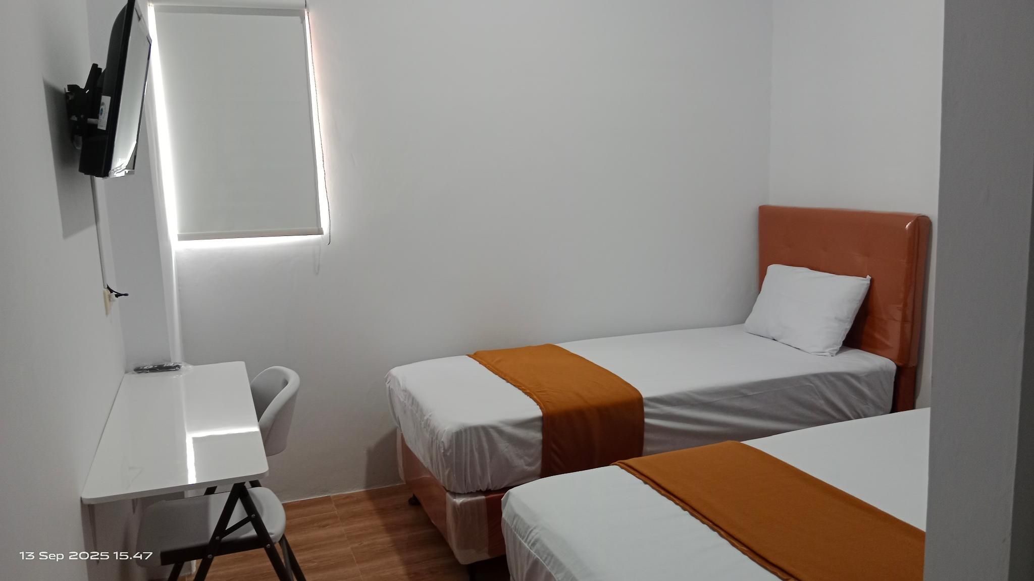 Plaza Guesthouse (near Alun2 Kudus)  Deluxe Twin Room Type A 2