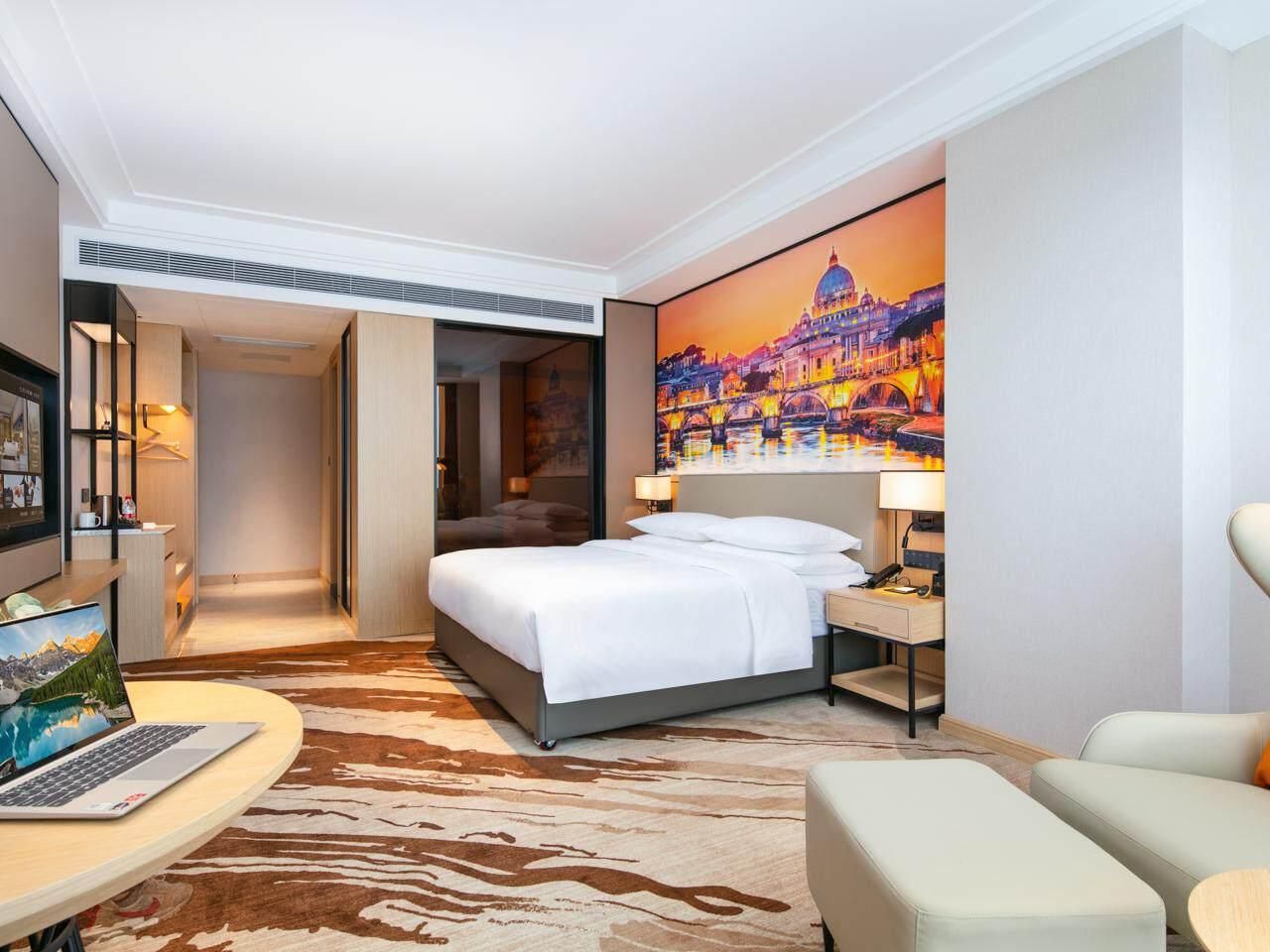 Business King Room