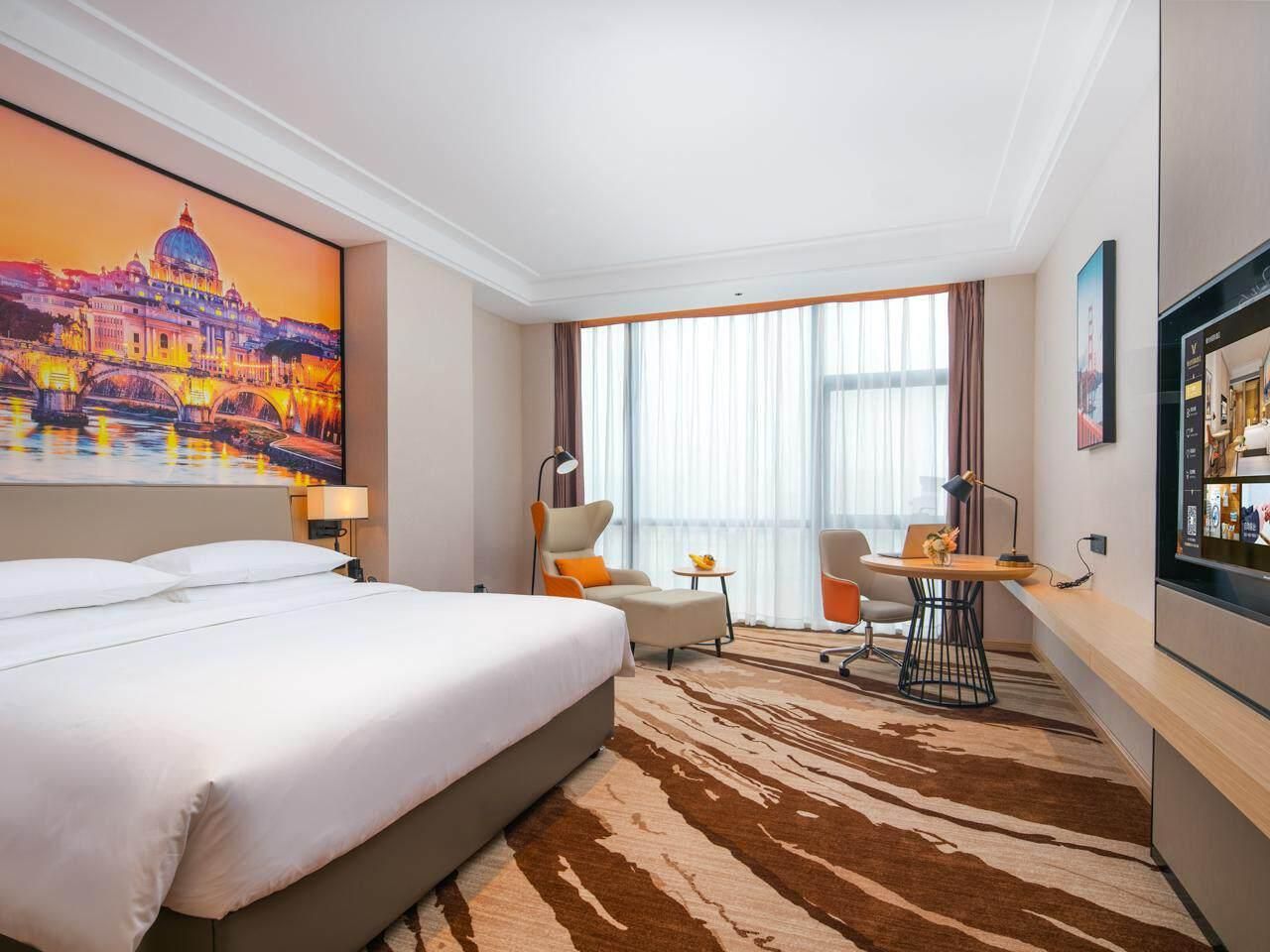 Business King Room