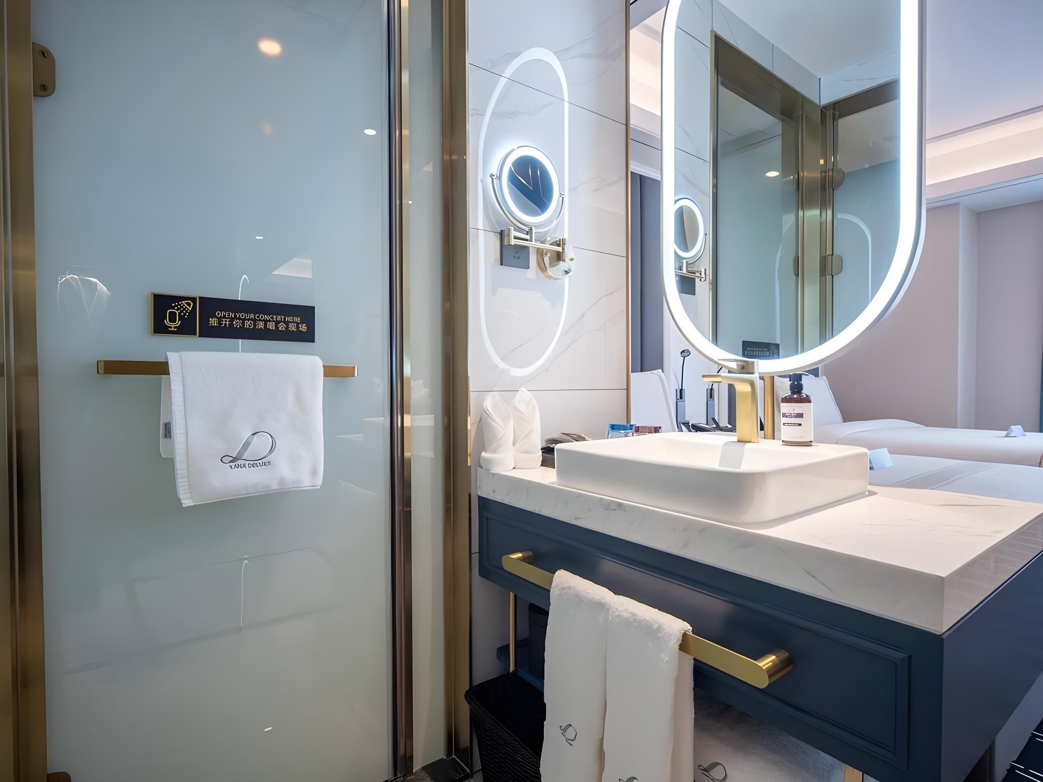 Deluxe Luxury King Room