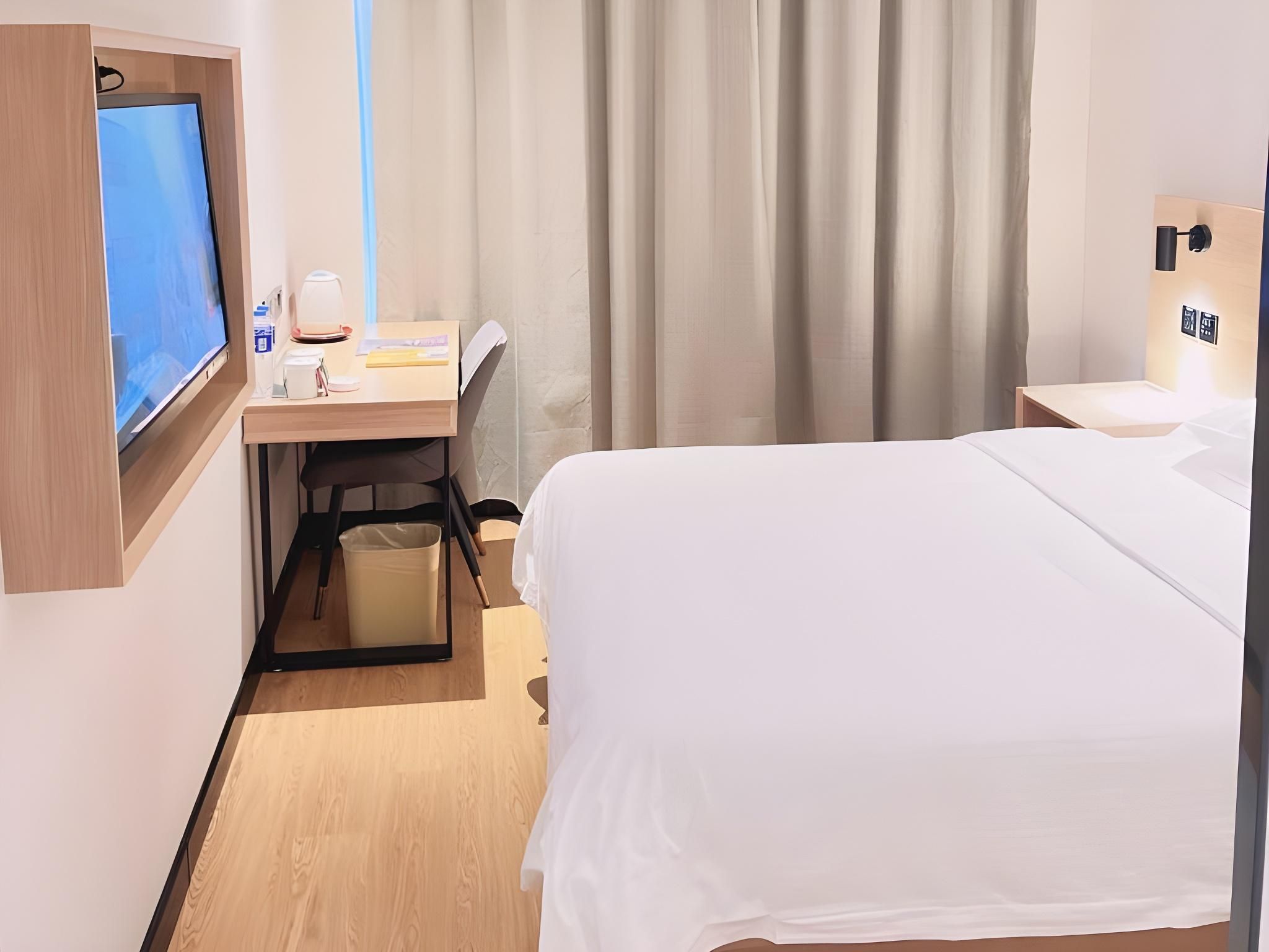 GTI - 1 Bed Guest Room, 1.5M Bed