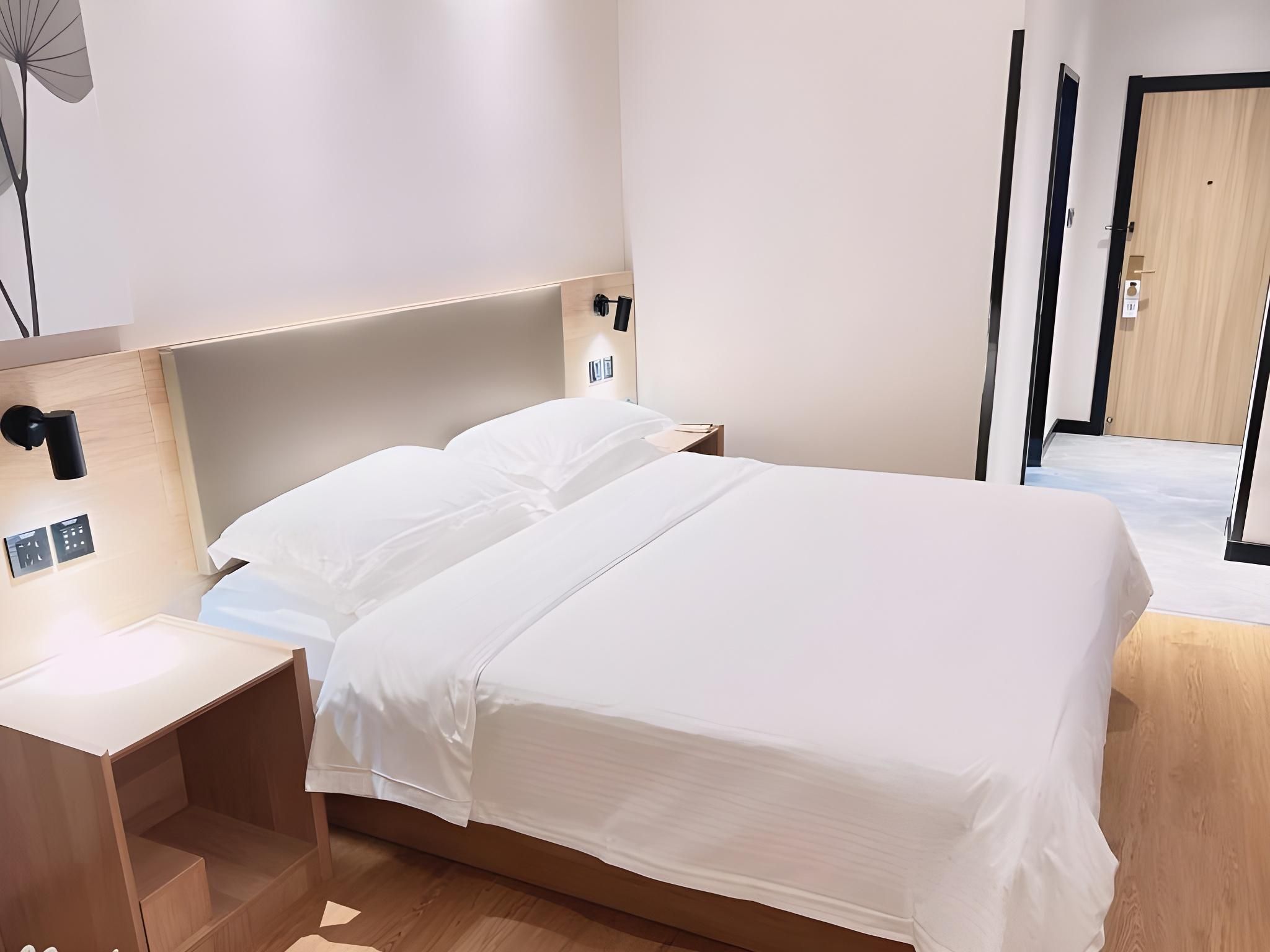 GTR - Guest Room with One 1.8M Bed