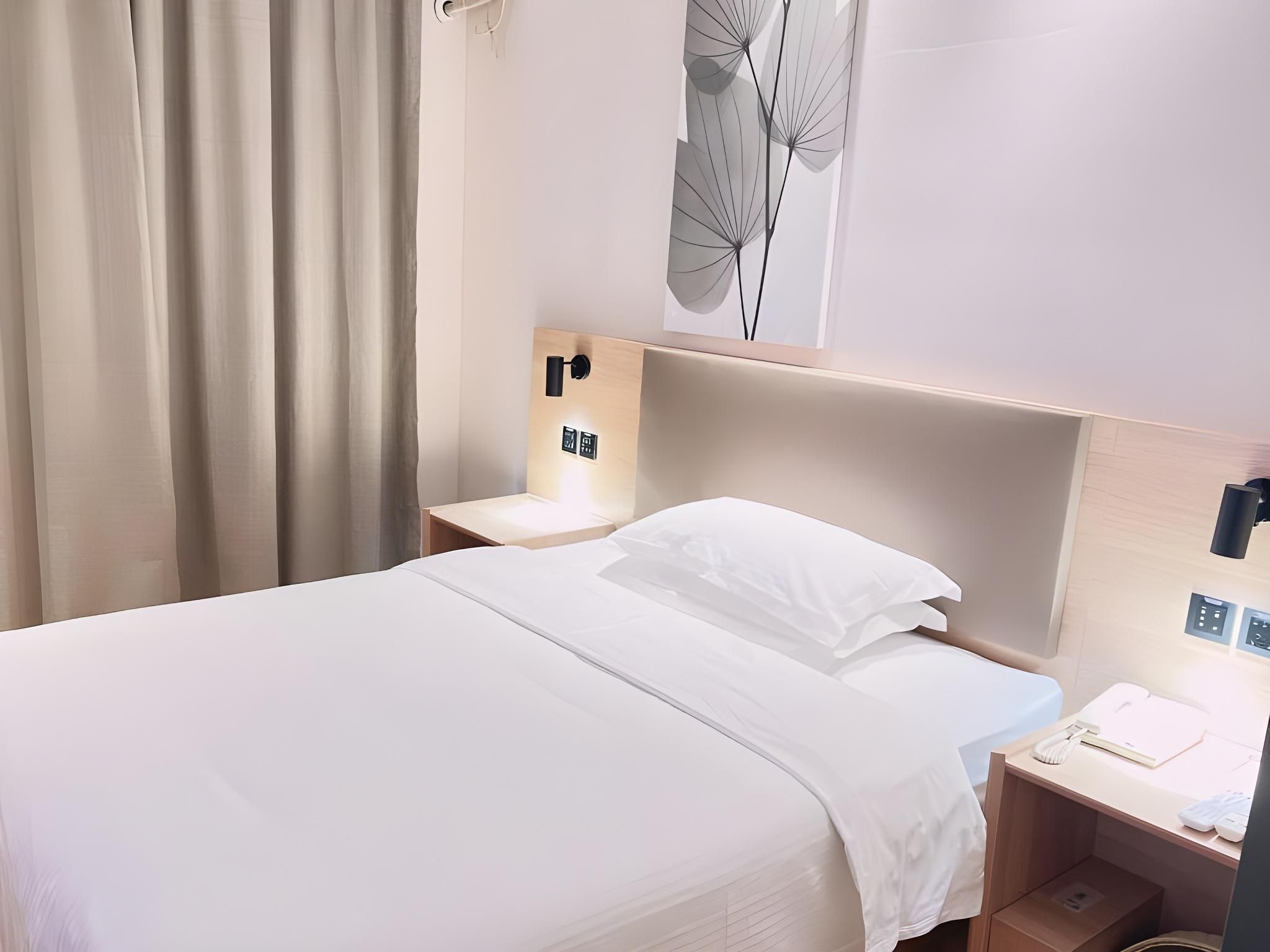 GTI - 1 Bed Guest Room, 1.5M Bed