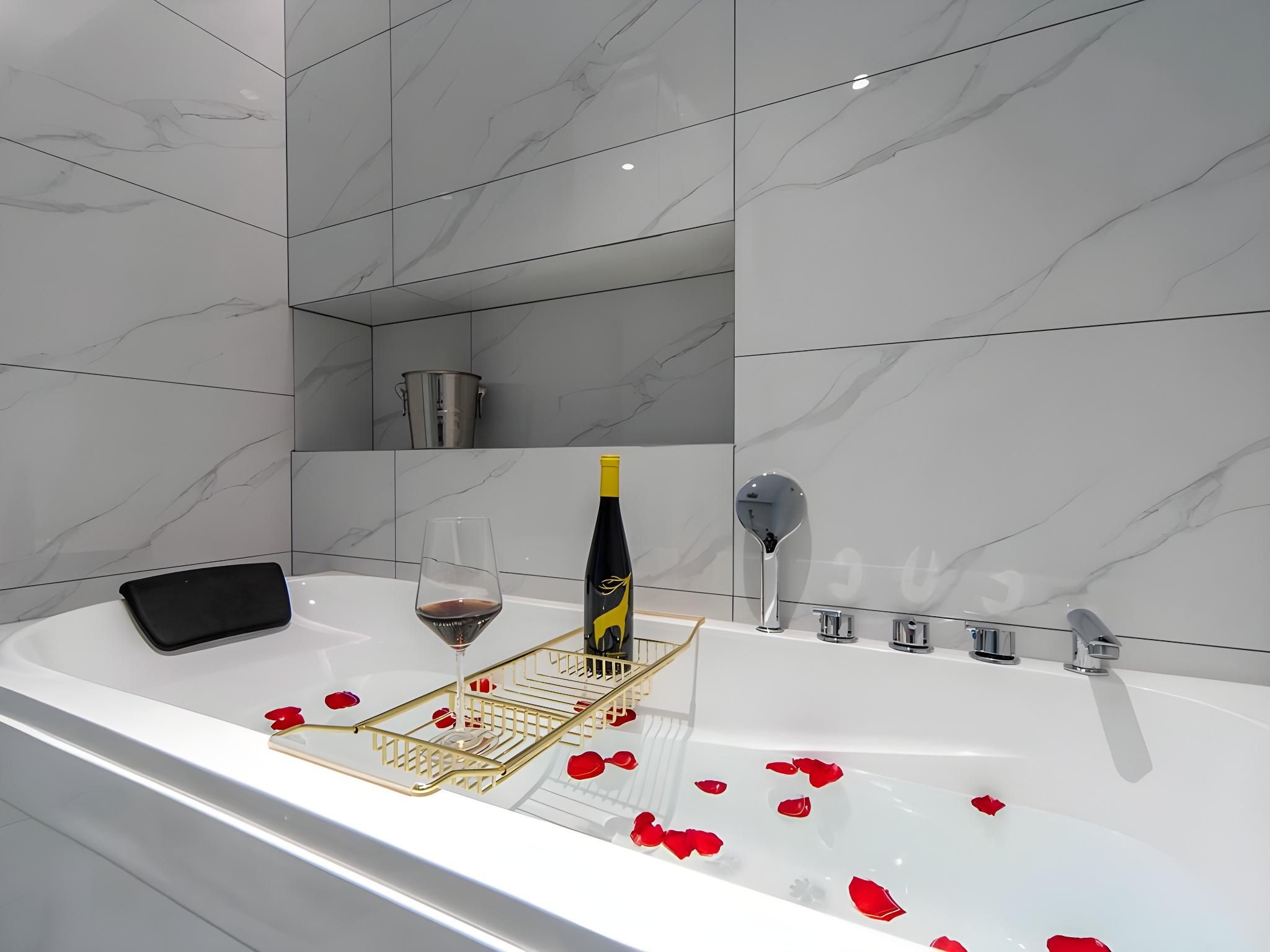 Pinzhi King Bed Room