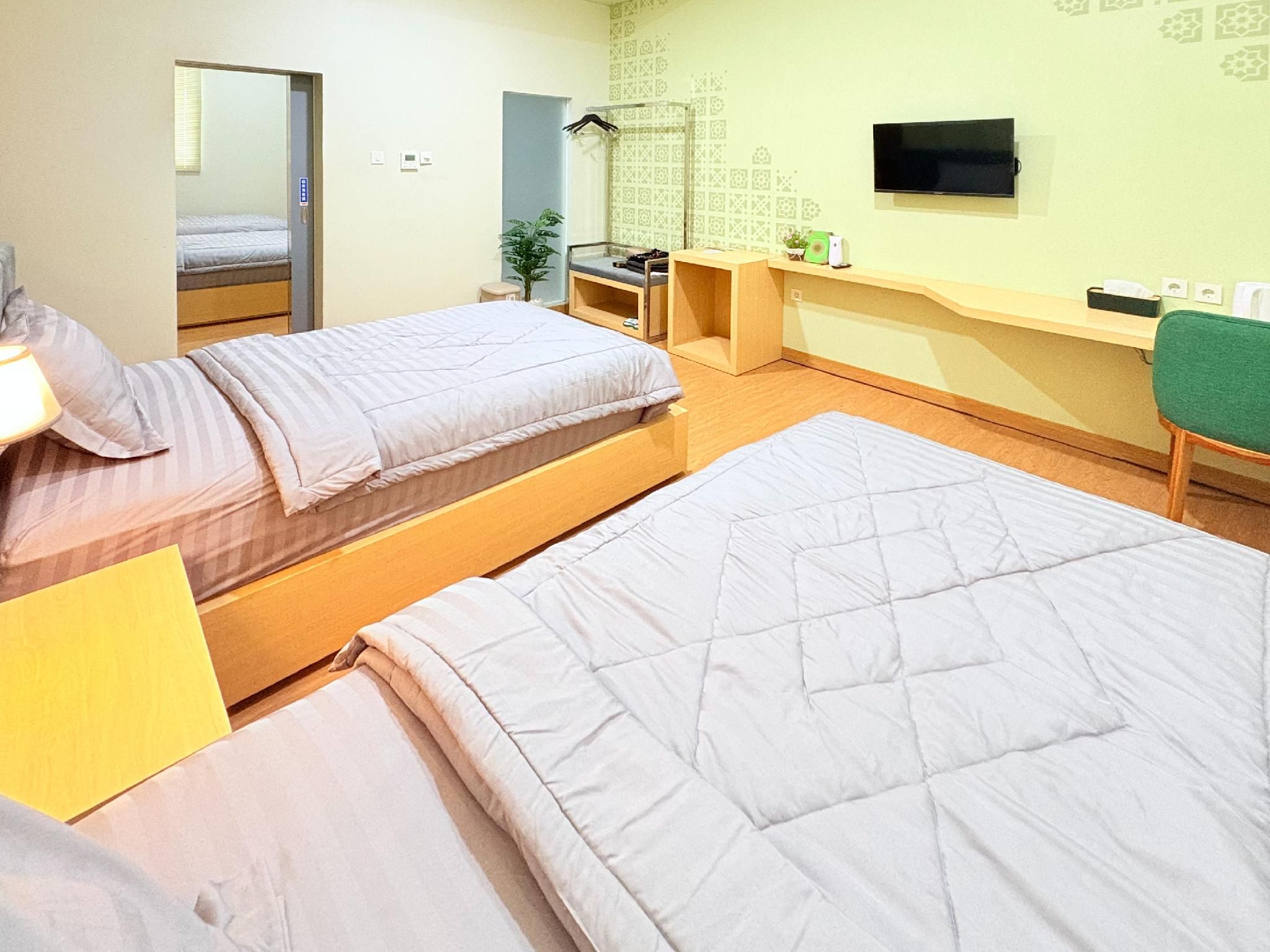 Guest House BMT NU Ngasem RedPartner Bojonegoro Deluxe Twin Room