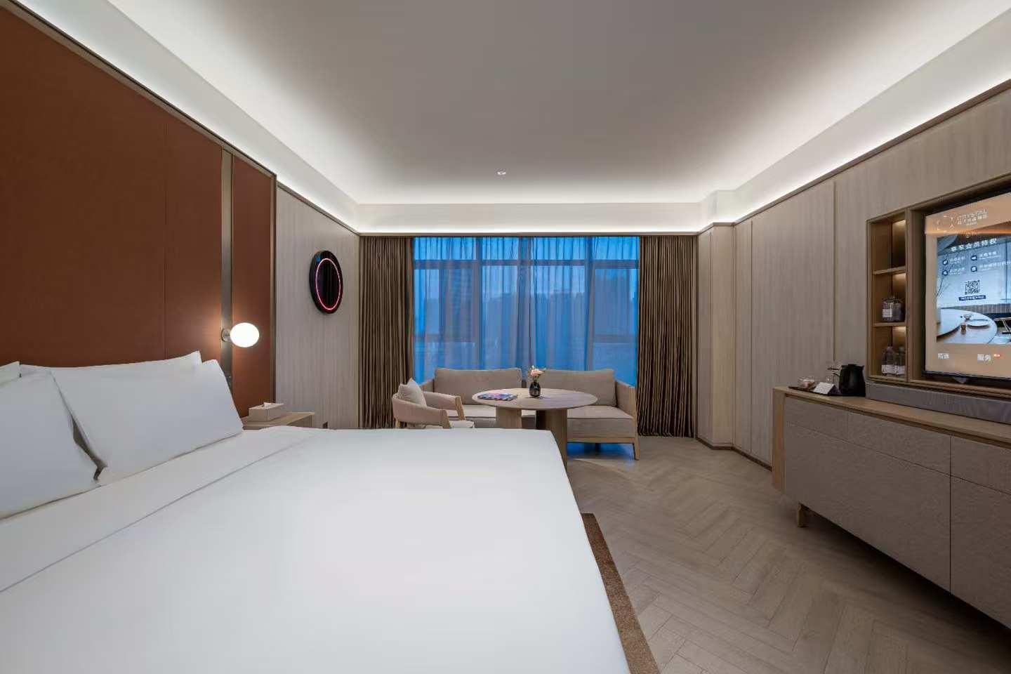 Huazhu - Deluxe Bed Room With View