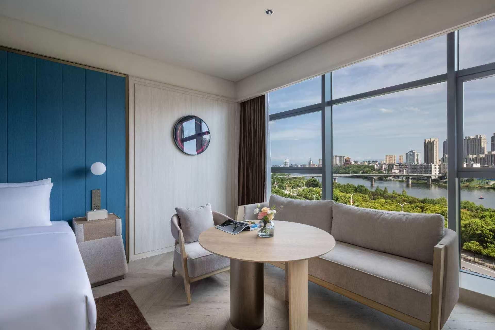 Huazhu - Superior Bed Room With View