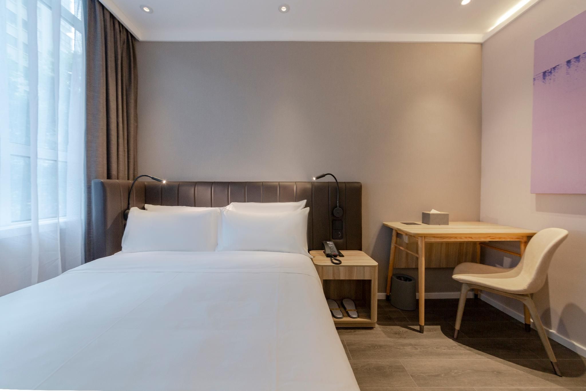 Huazhu - Room With Bed