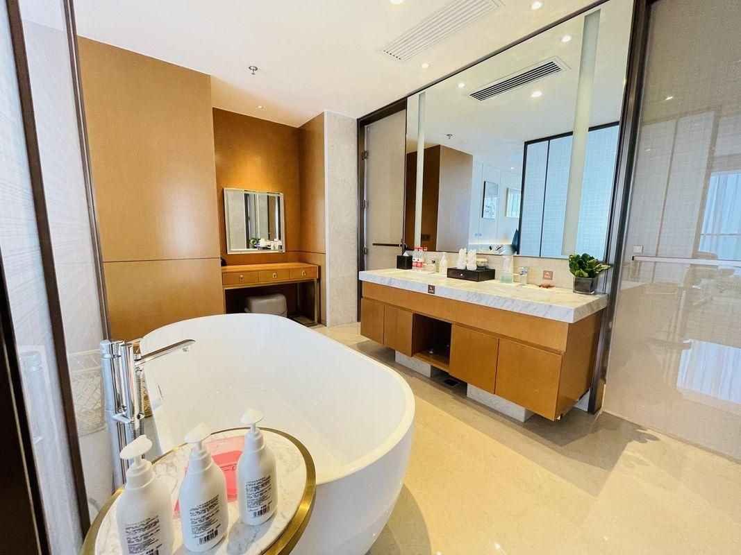 Gaoping Hotel Superior Deluxe Suite (Tub + Smart Toilet) 3
