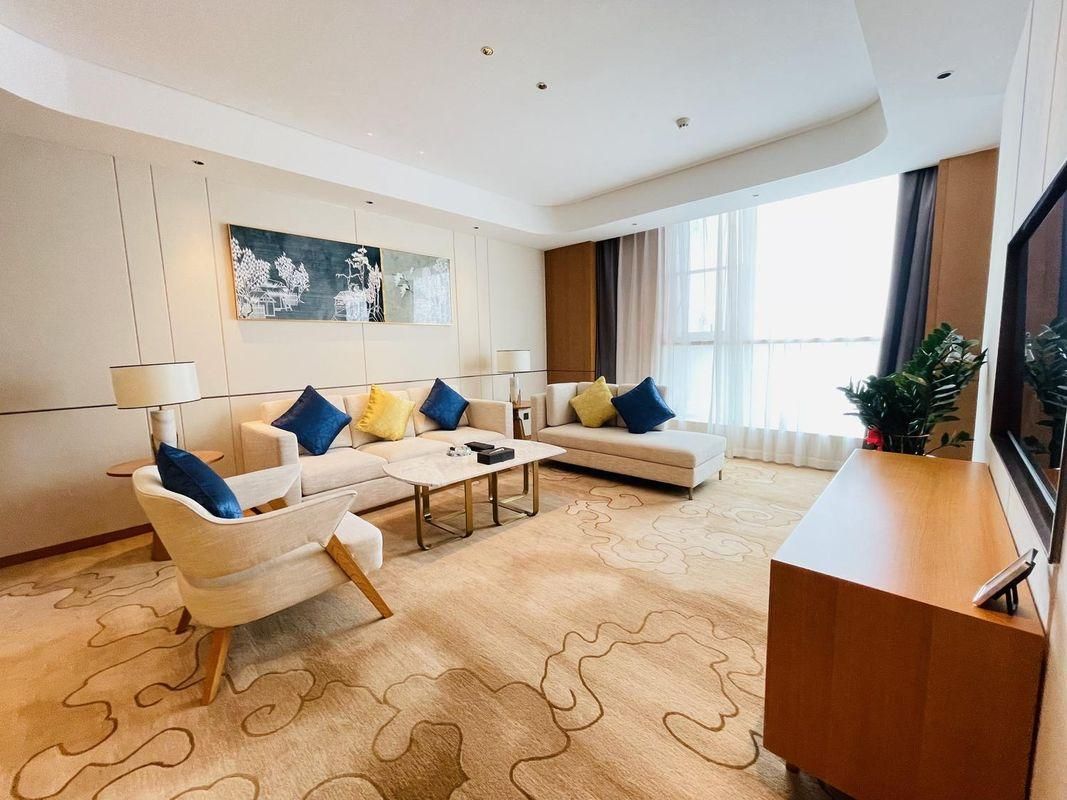 Gaoping Hotel Superior Deluxe Suite (Tub + Smart Toilet)