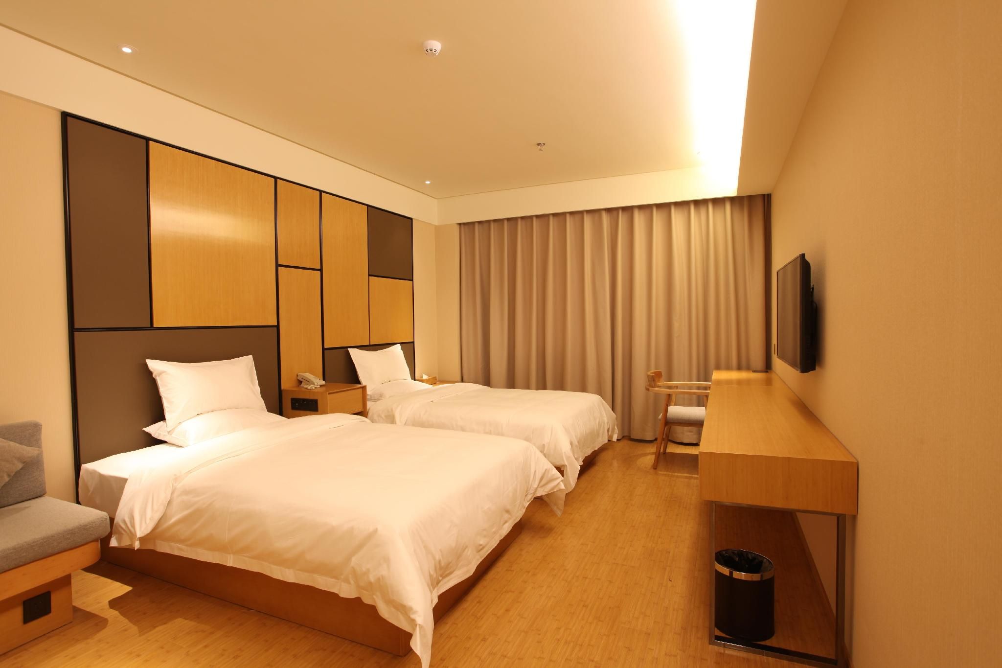 Huazhu - Business Family Room