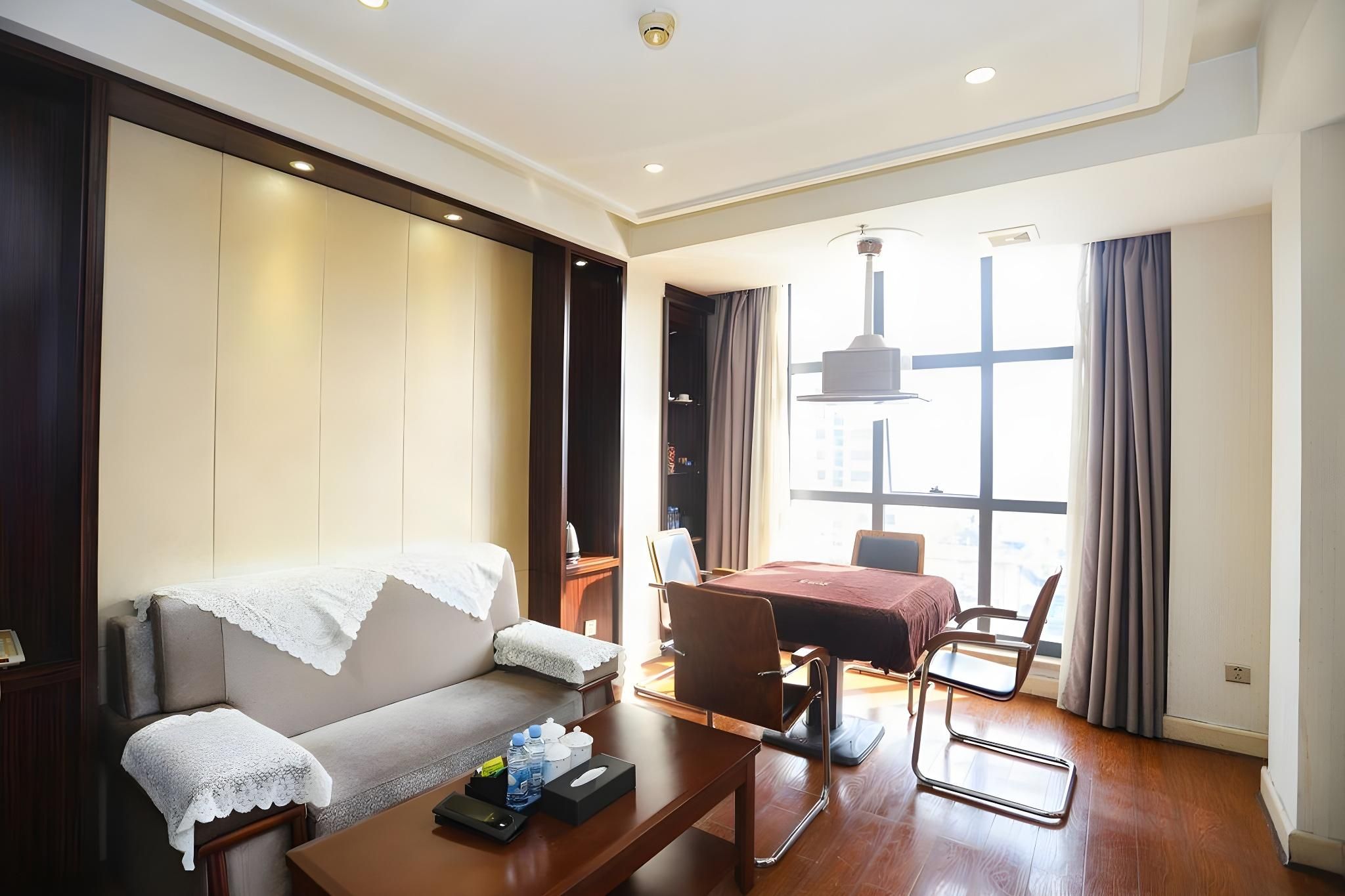 Suite With Mahjong