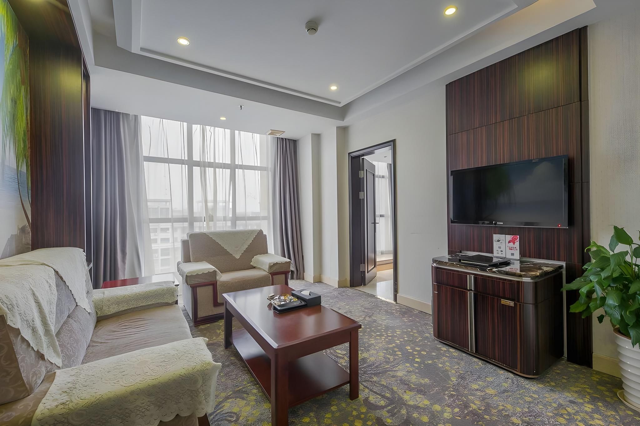 Suite - 1-Room (1 living room)