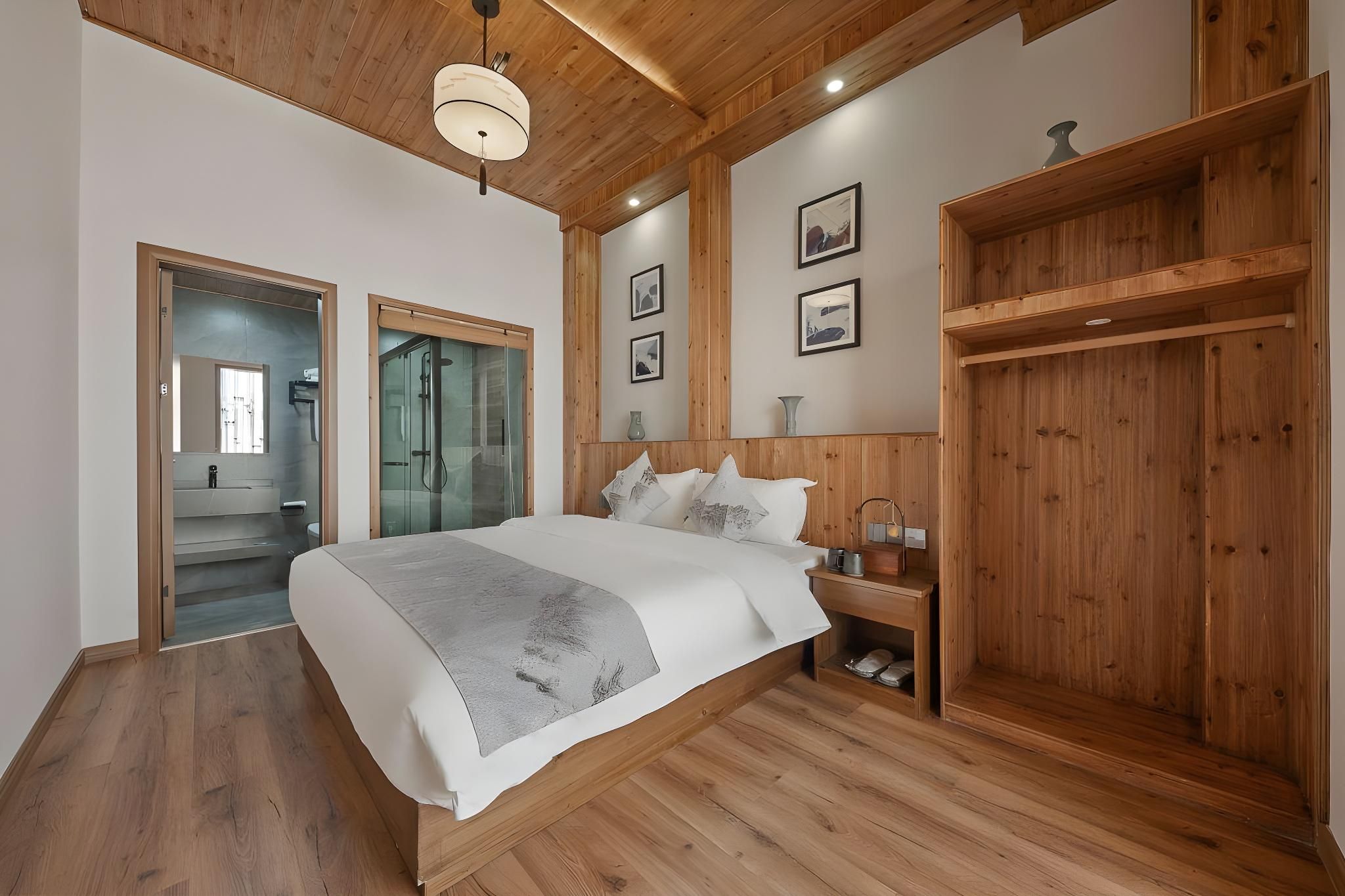 King Suite Room