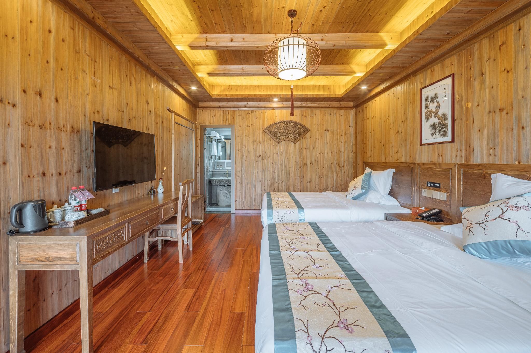 Family Room with Nature - Kid-Friendly