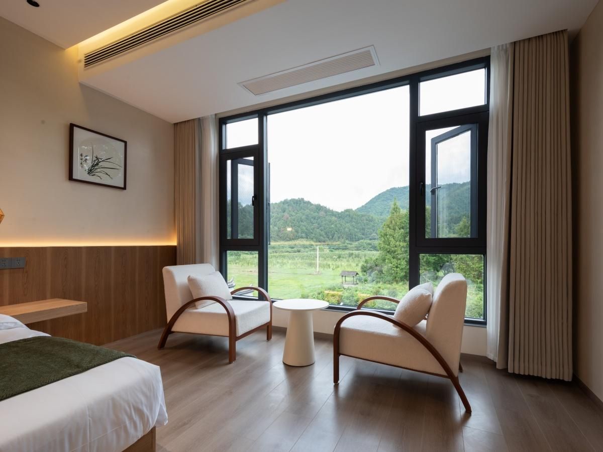 1 King Bed