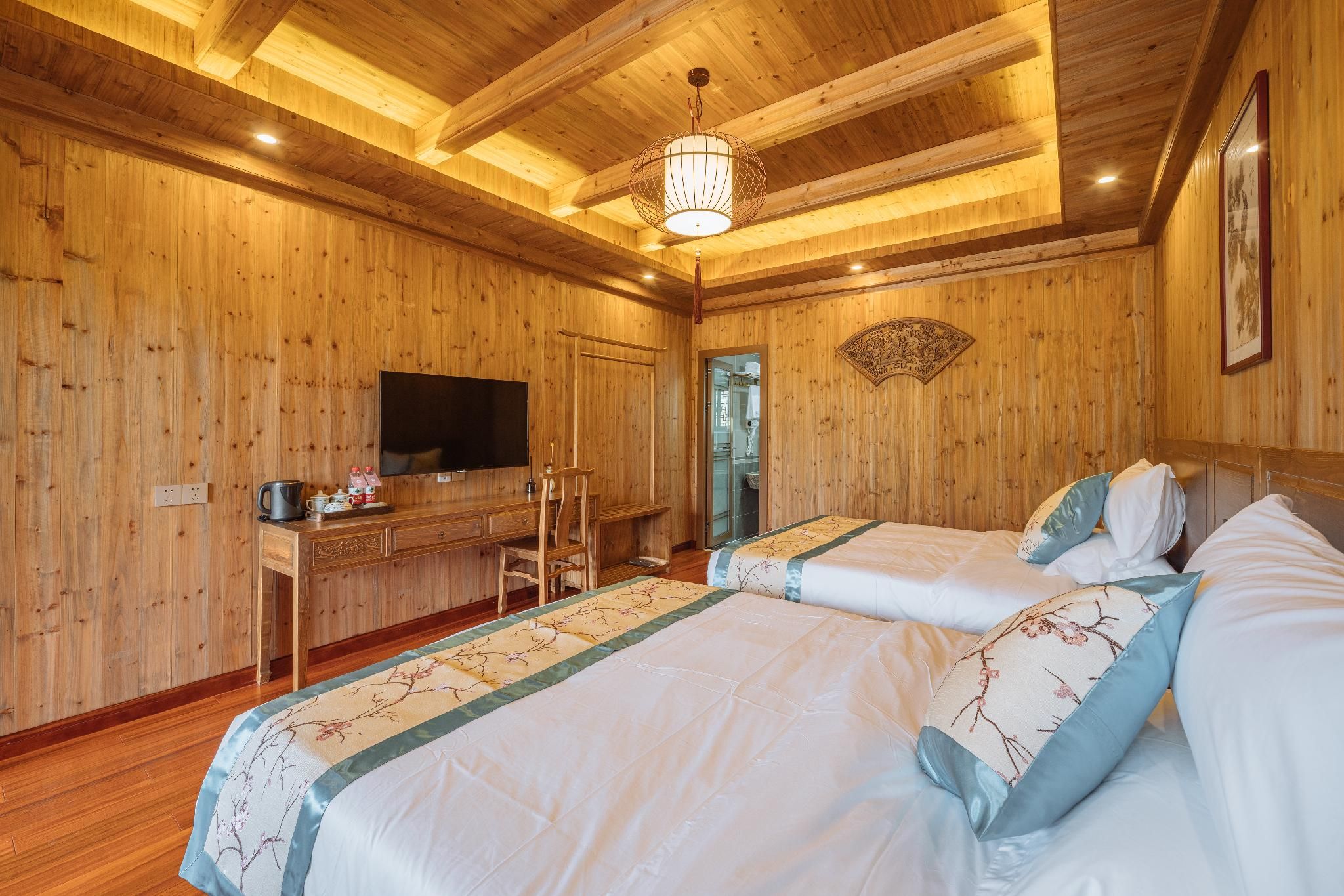Family Room with Nature - Kid-Friendly