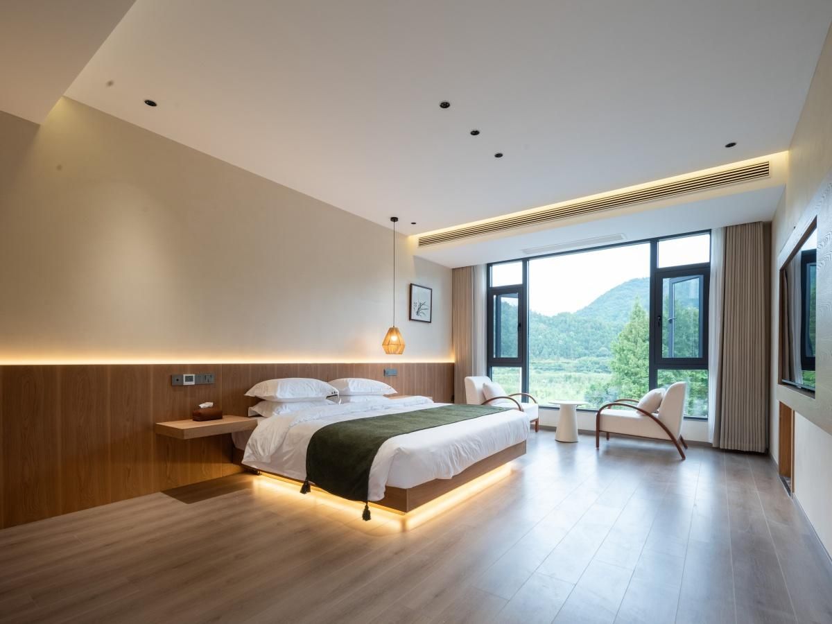 1 King Bed