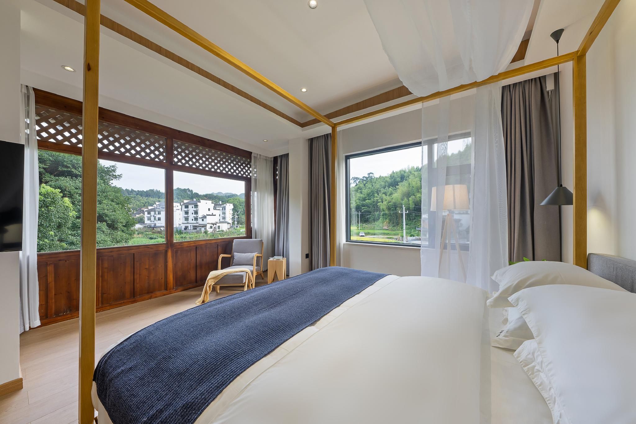 Queen Room with View