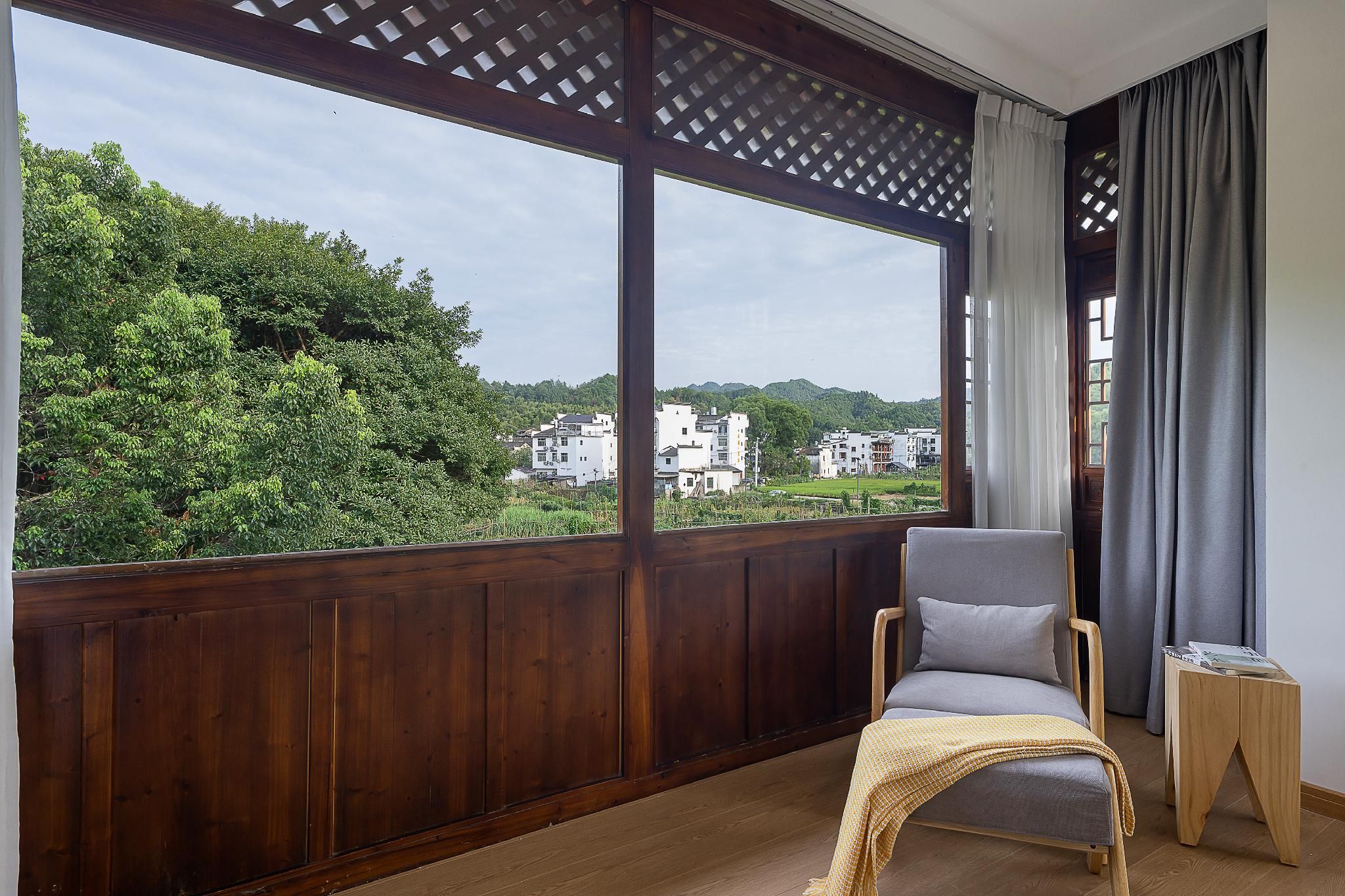 Queen Room with View