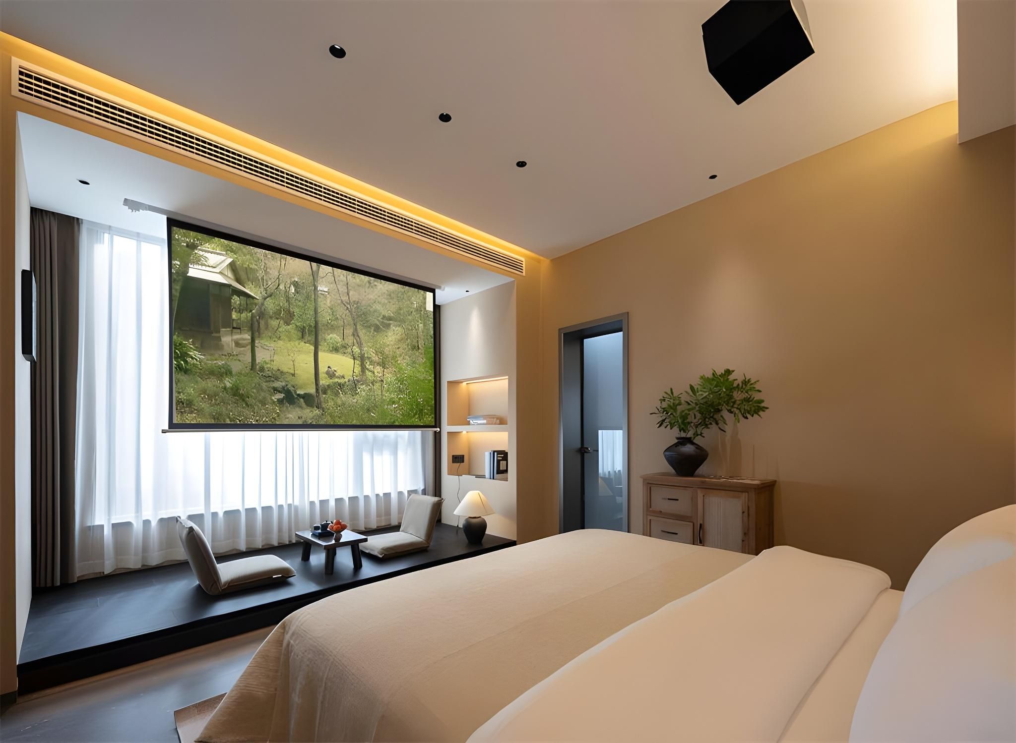 Room with Queen Bed