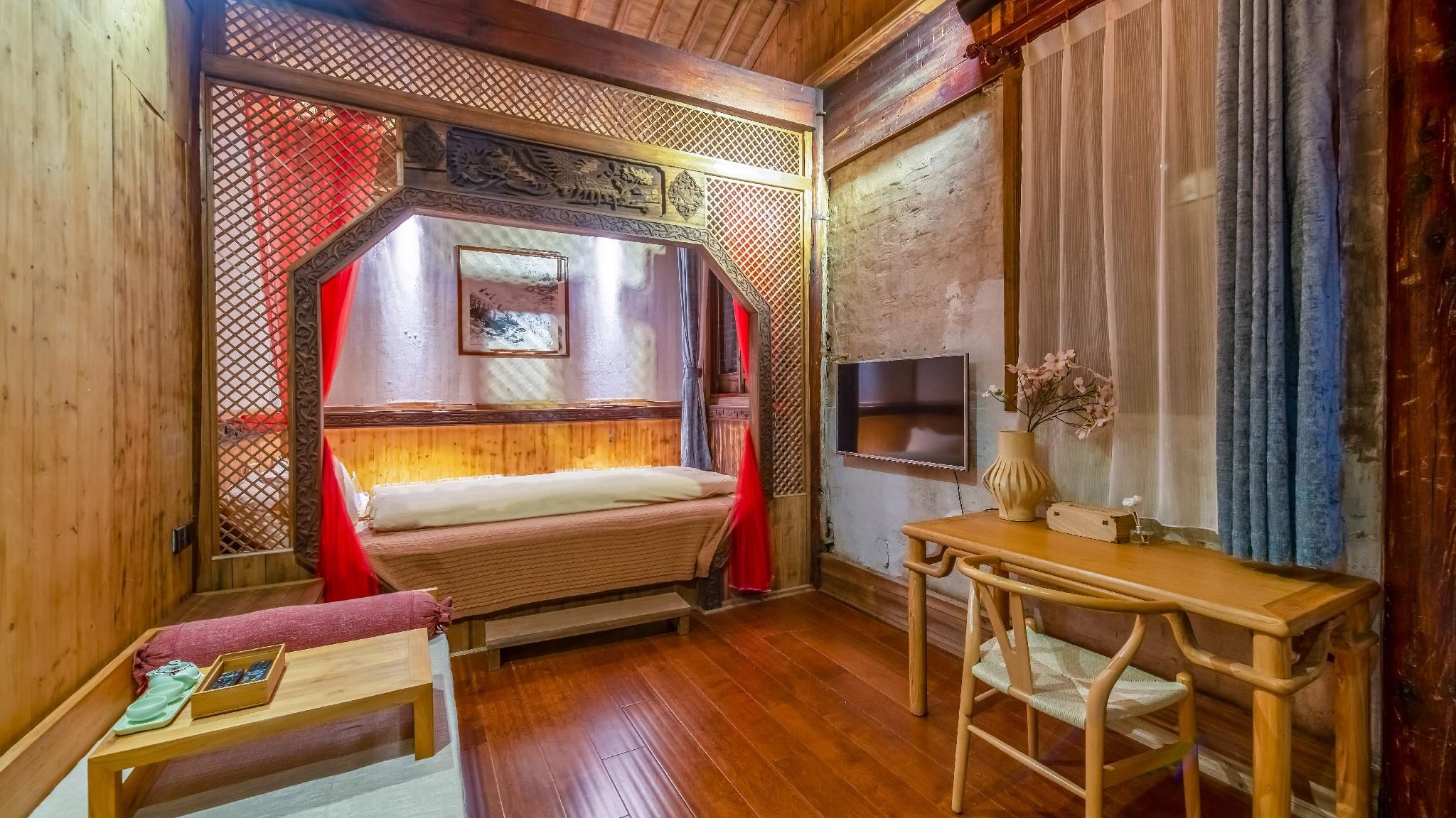 Mountain View Queen Room