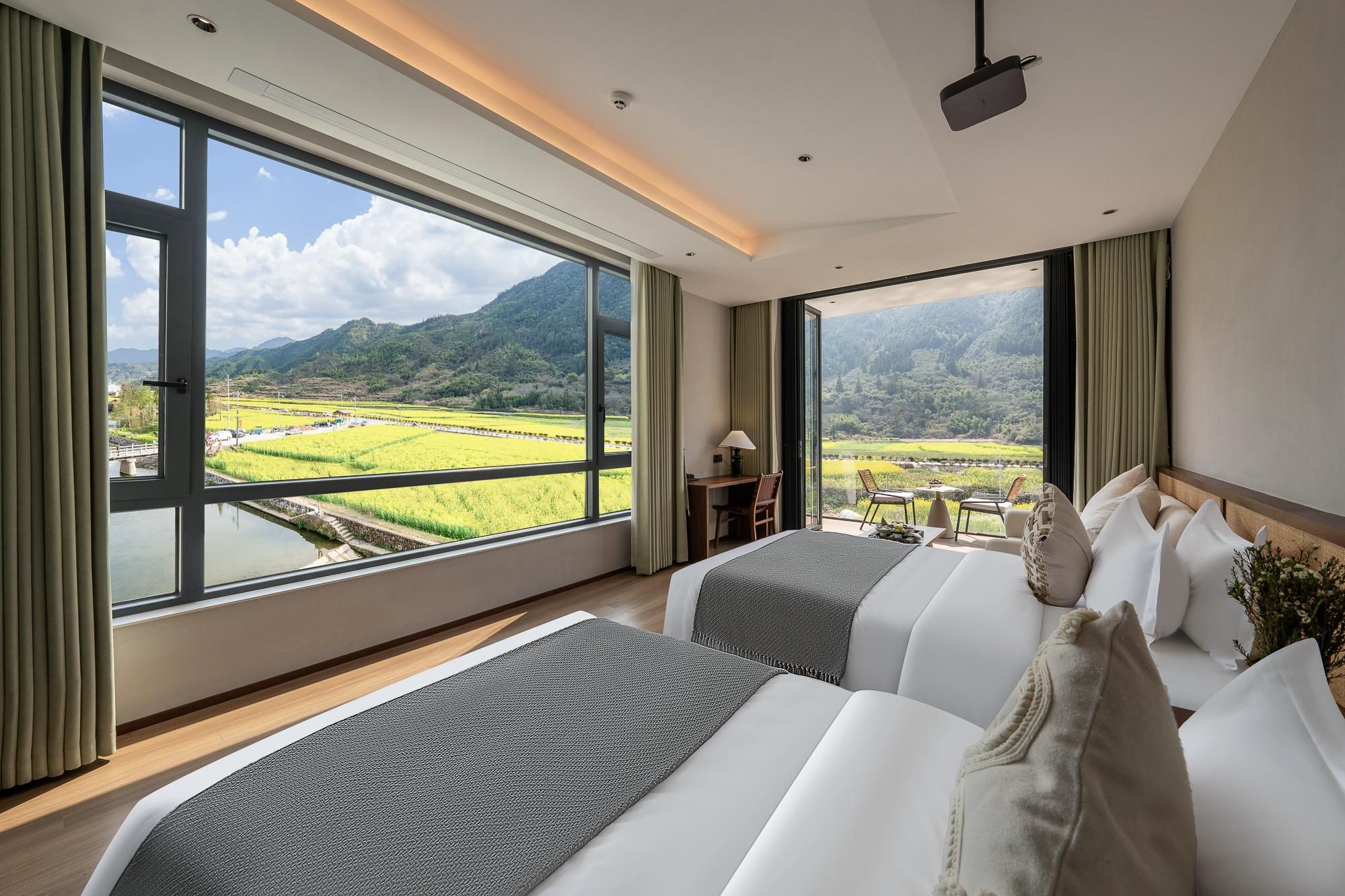 Premier Creek View Room