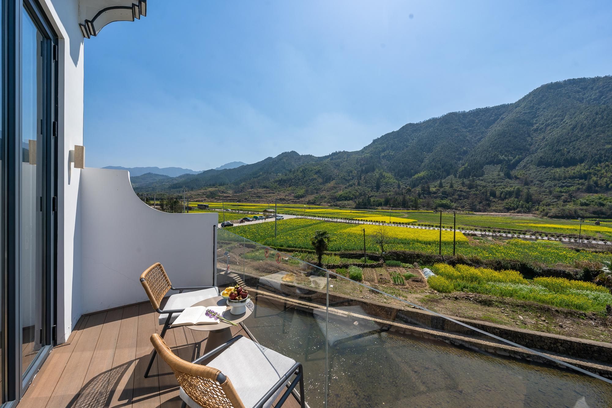 Deluxe Creek View King Room