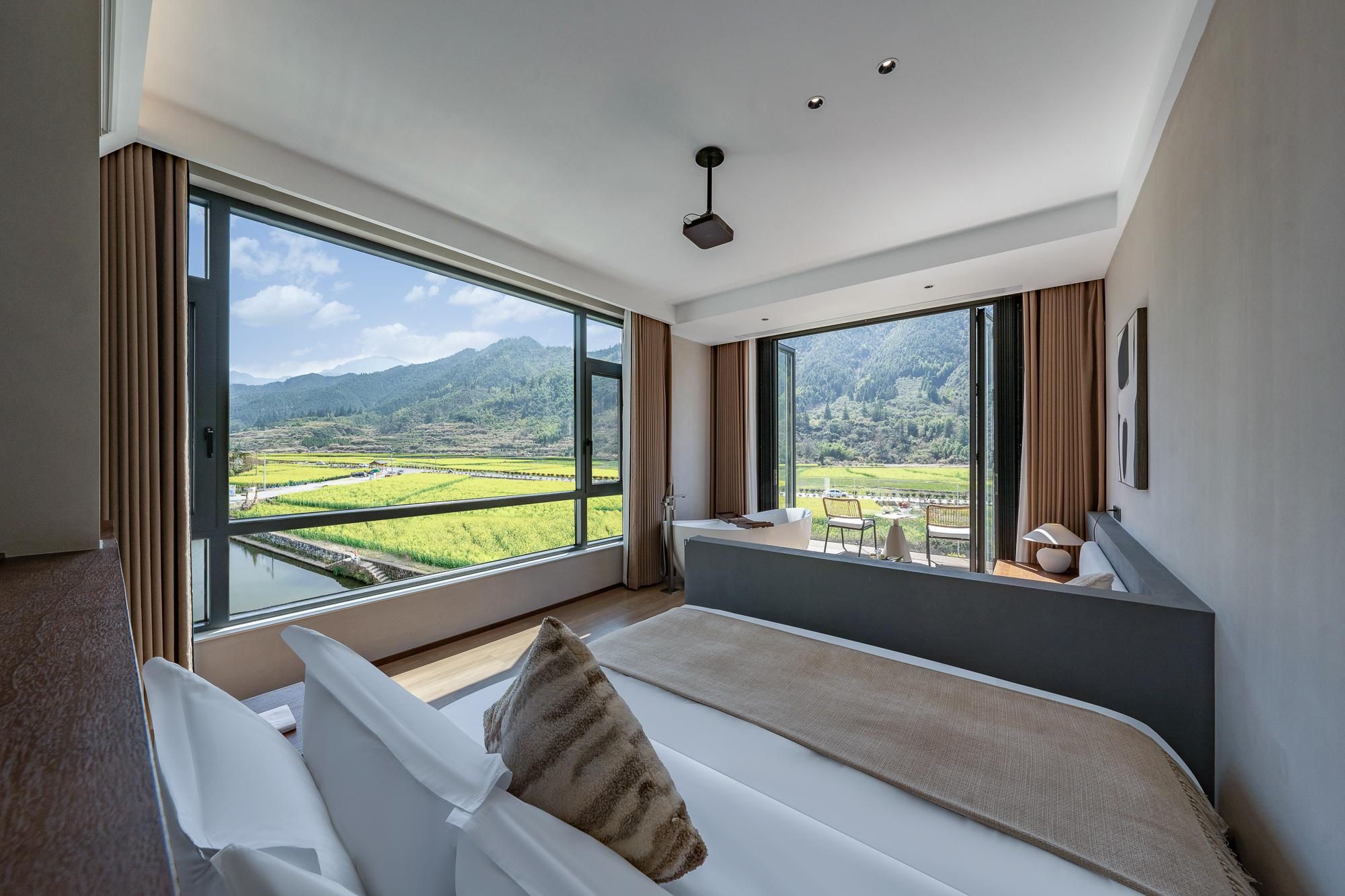 Deluxe Creek View King Room